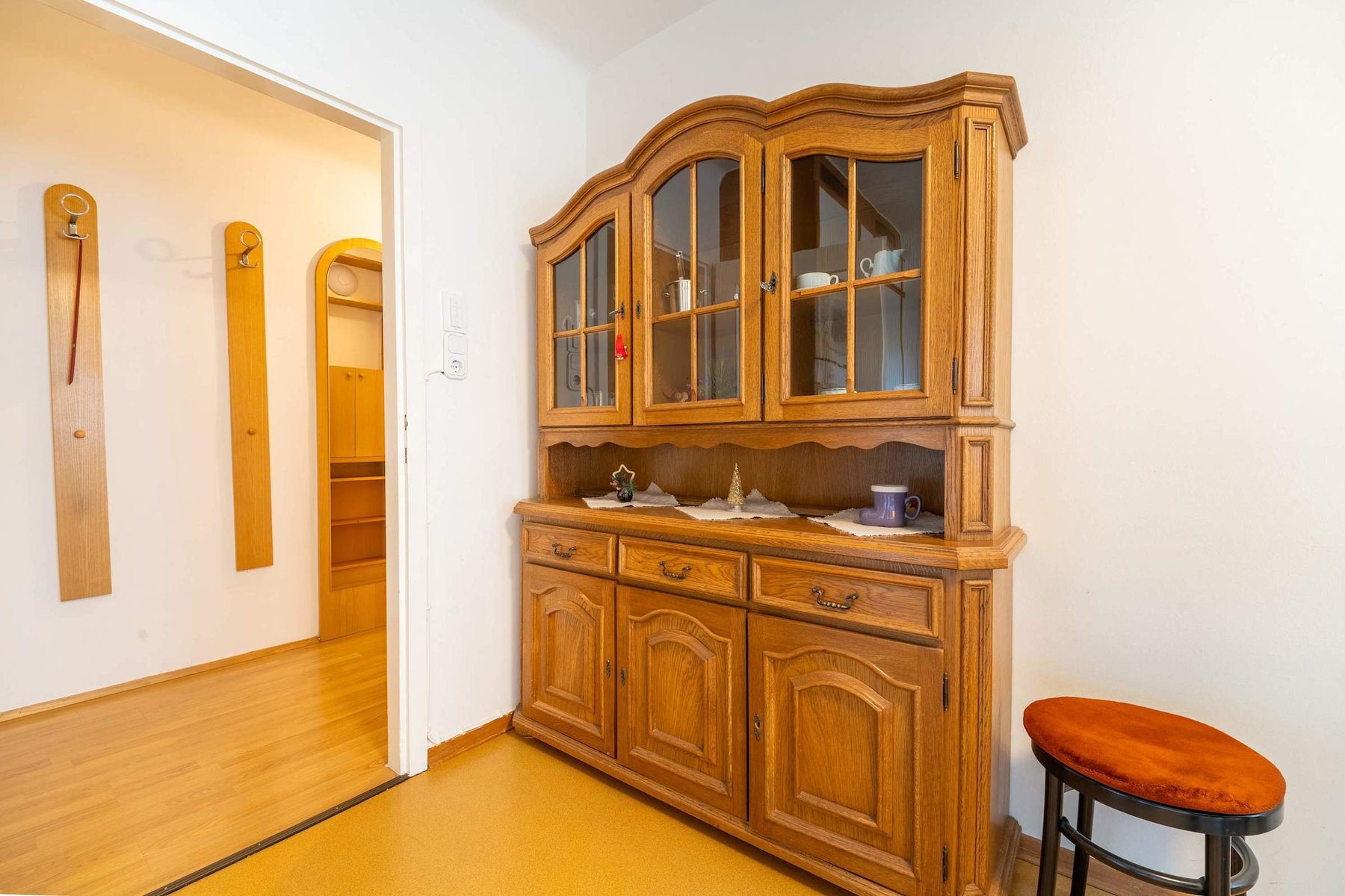 Fully Equipped Retro-Style Kitchen — Cook, Dine & Brew Fresh Coffee in Comfort