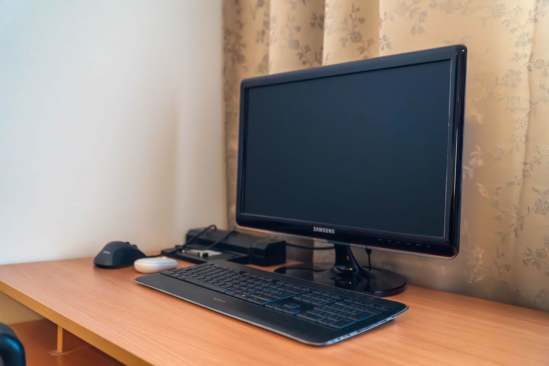 Master Bedroom with Home Office Desk - Stream, Work, or Rest in Vienna’s Bright & Book-Lined Retreat