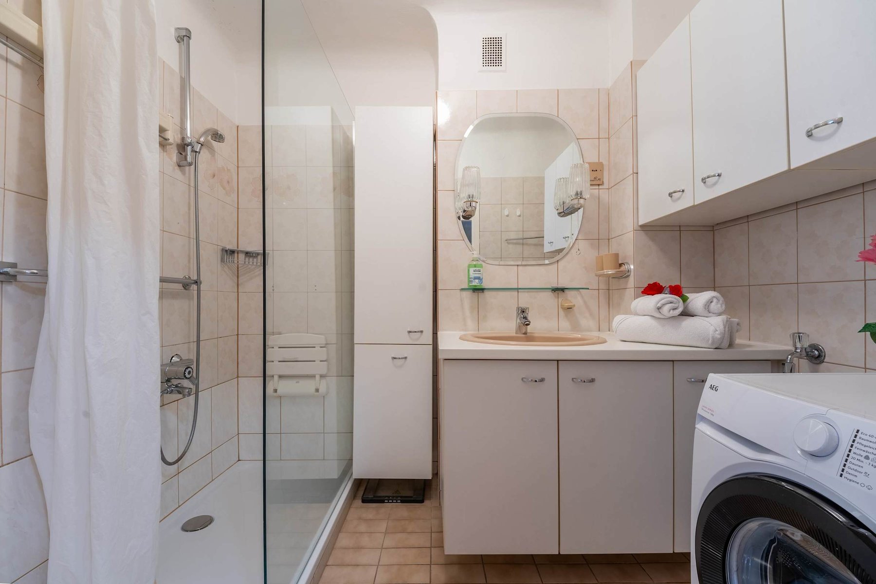 Functional Bathroom with Walk-In Shower, Storage & Washer - All Essentials for a Comfortable Long Stay