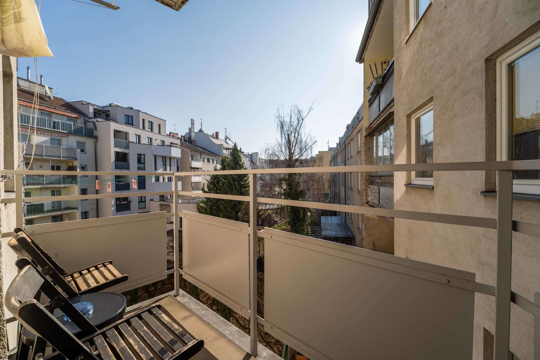 Private Balcony Overlooking Green Courtyard - Perfect for Morning Espresso or Evening Breeze in Vienna
