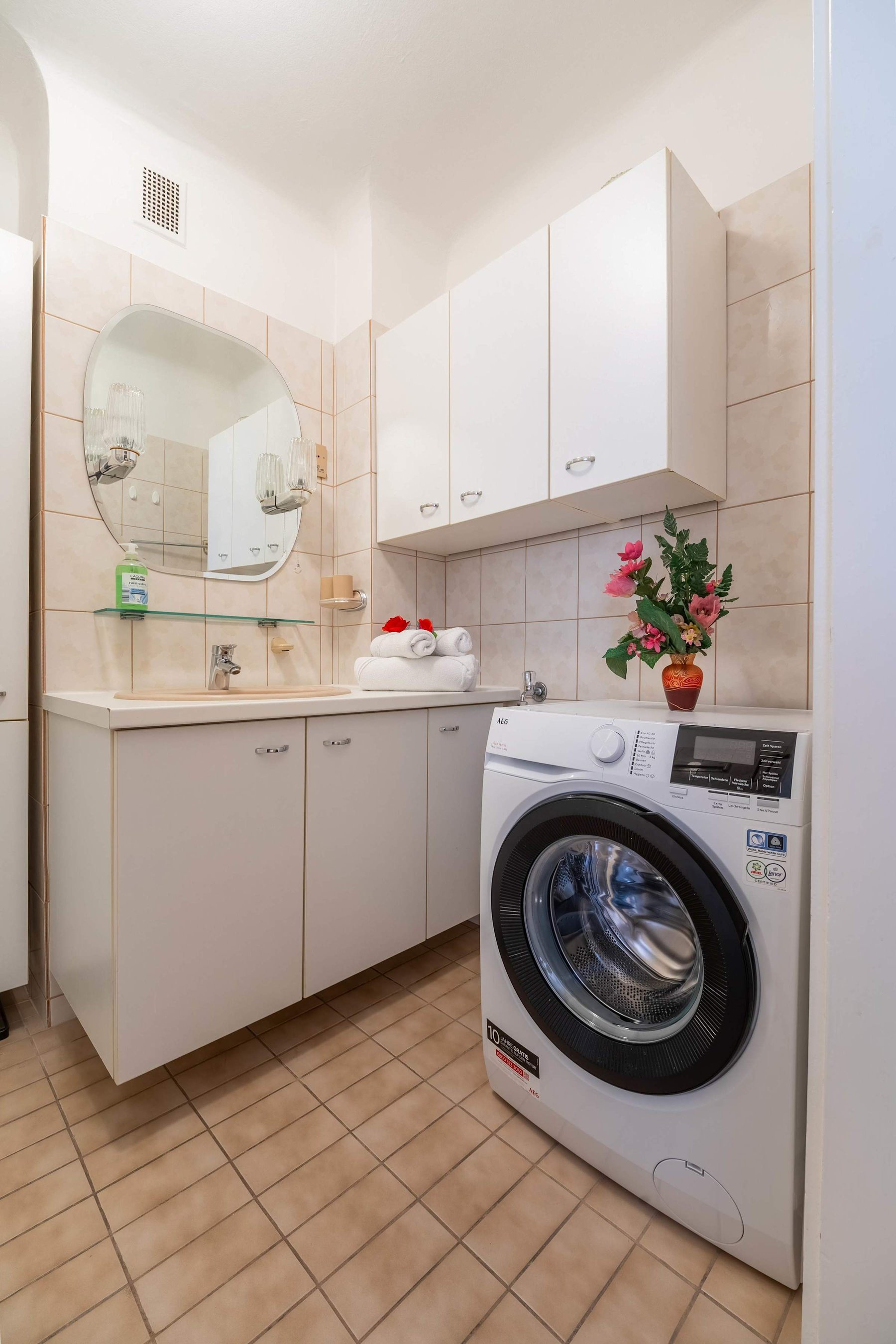 Functional Bathroom with Walk-In Shower, Storage & Washer - All Essentials for a Comfortable Long Stay