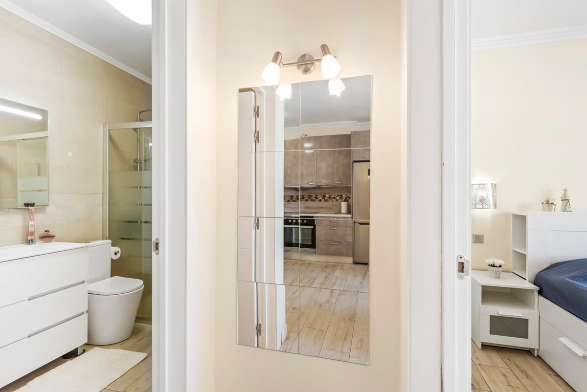 Bathroom with Shower, Toilet, Towels, Toiletries & Washing Machine