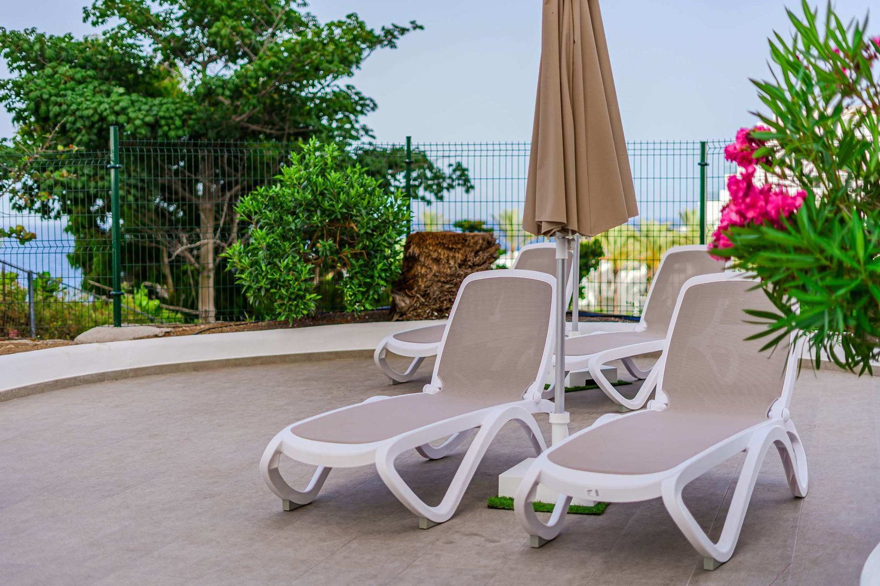 Spacious Outdoor Swimming Pool with Sun Deck – Relaxing Holiday Accommodation&nbsp;