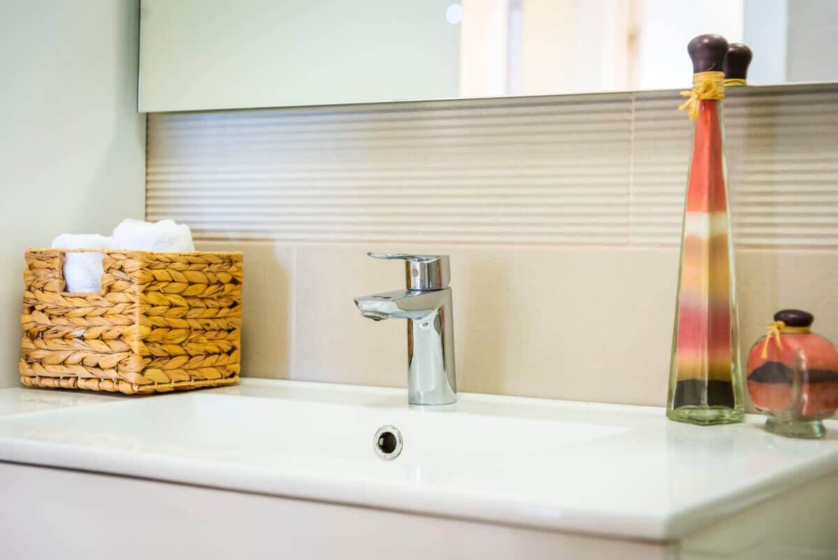 Bathroom with Basin & Toiletries