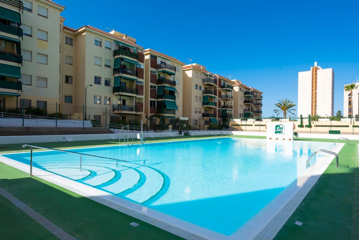 Year-Round Outdoor Pool with Showers, Sunbeds & Umbrellas