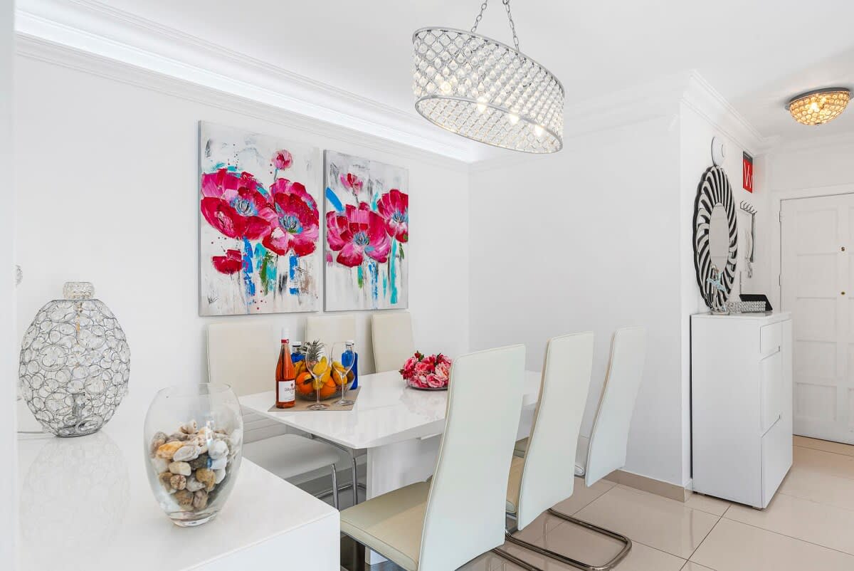Dining Area with Adjustable Smart Lighting, Sonos Sound System & Welcome Package