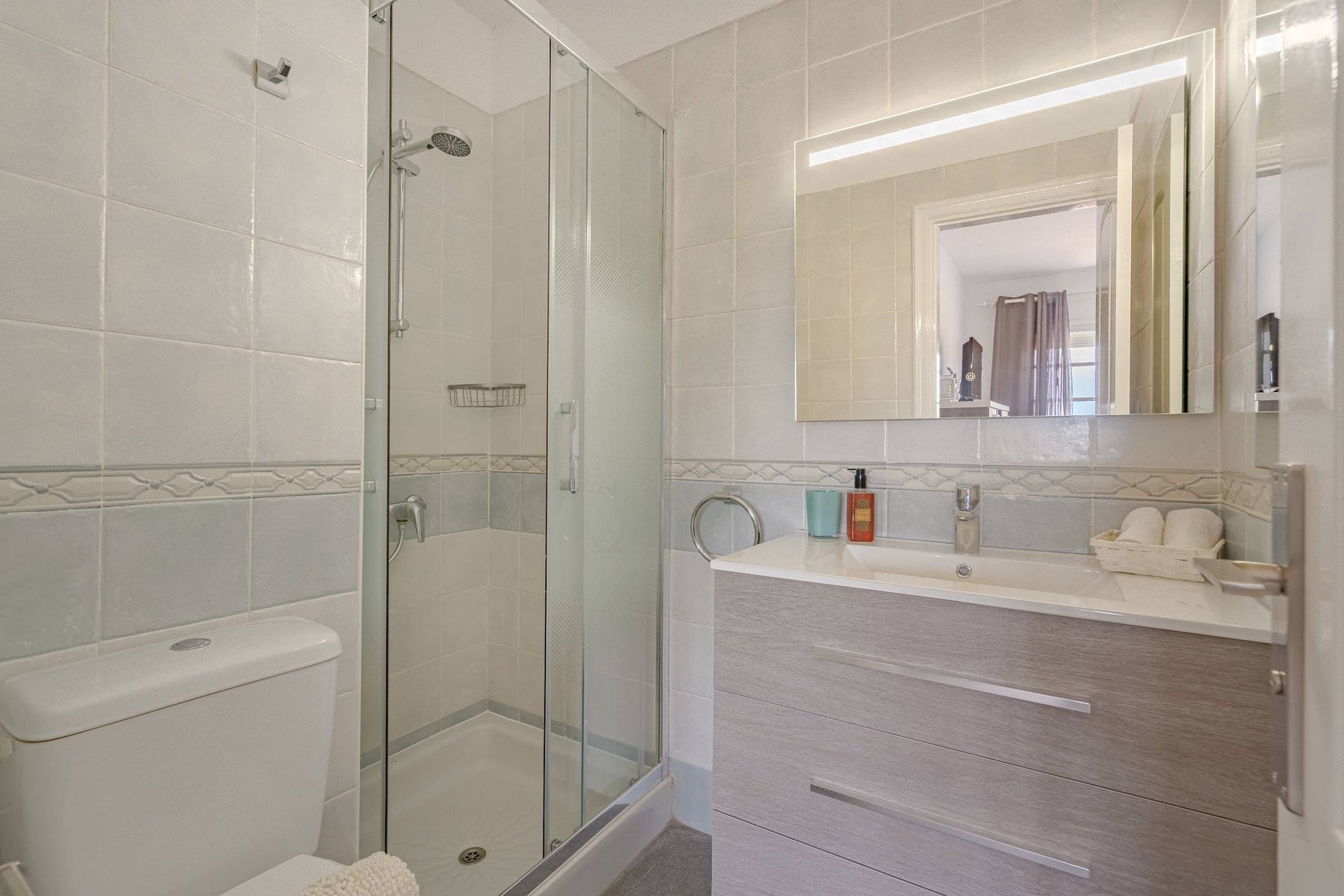 En-Suite Bath in Master Bedroom