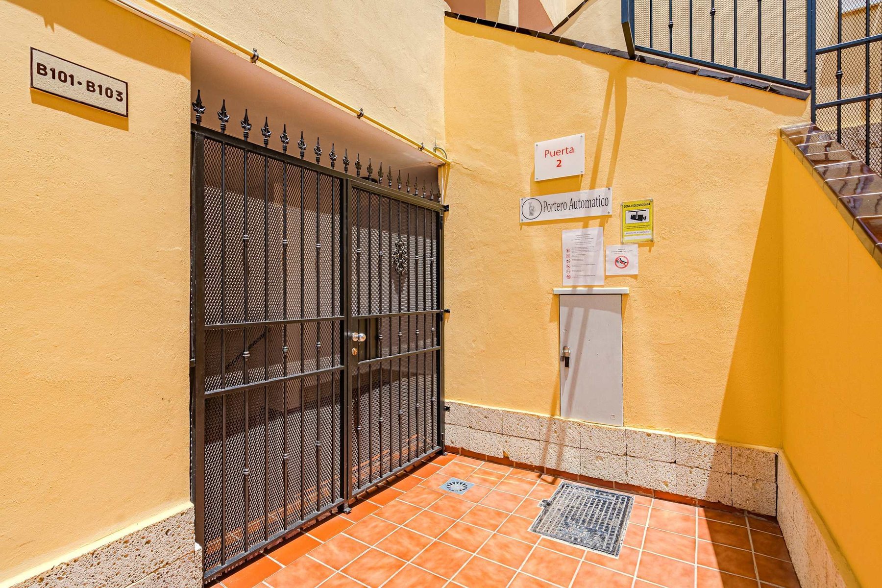 Gate