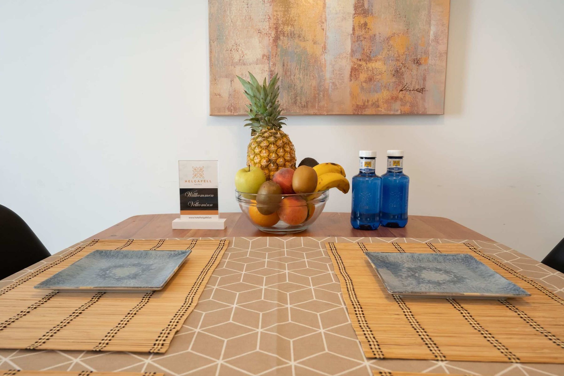 Kitchen with Dining Table, Oven, Stovetop, Microwave, Dishwasher, Fridge and Toaster