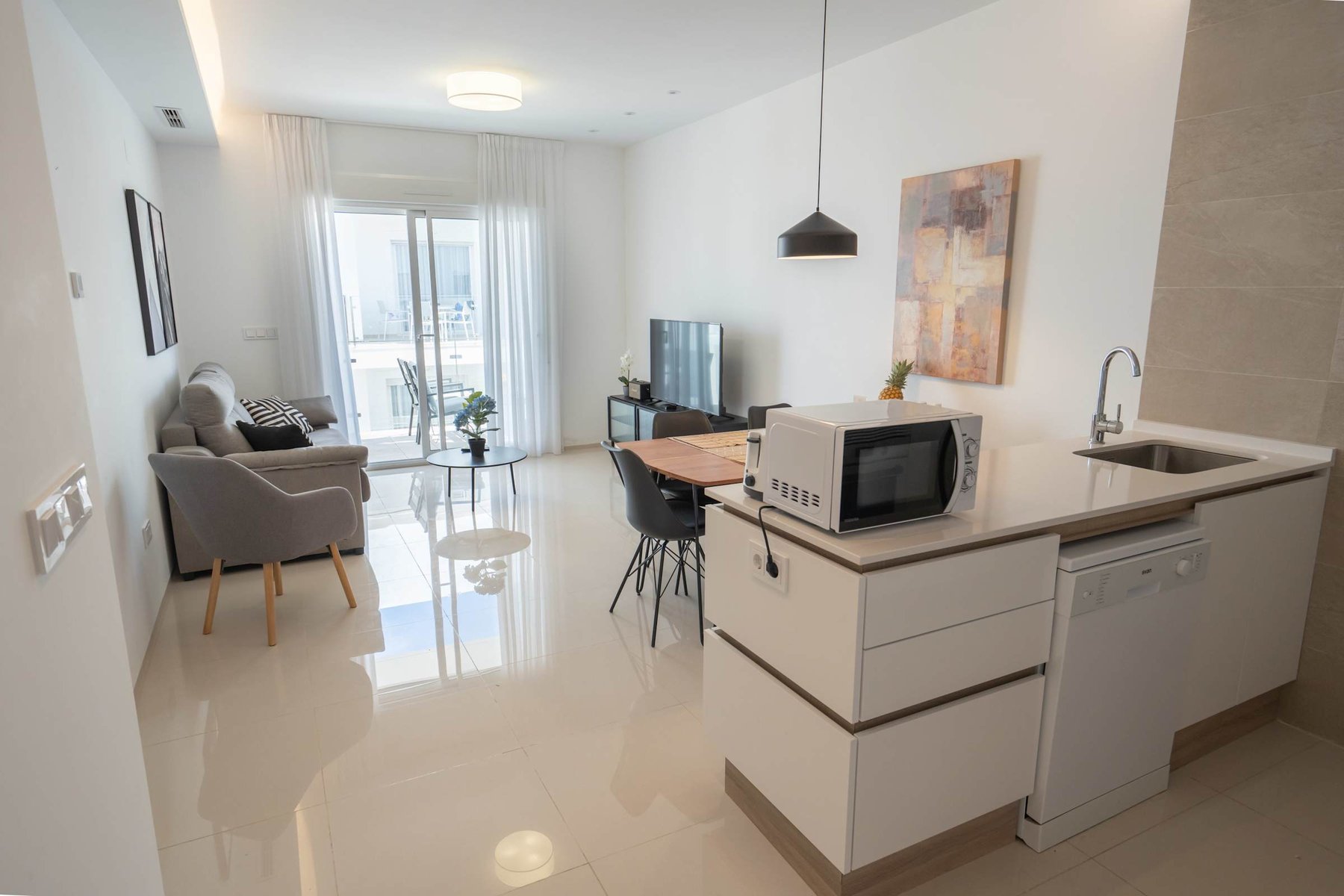 Kitchen with Dining Table, Oven, Stovetop, Microwave, Dishwasher, Fridge and Toaster