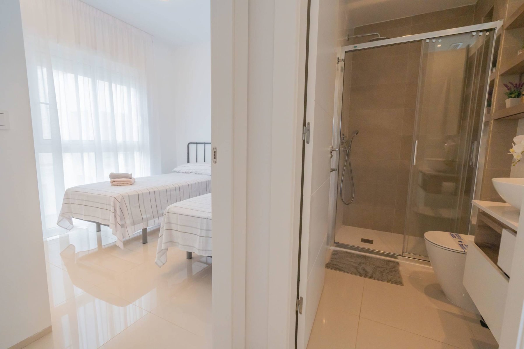 2nd Bedroom with 2 Single Beds and Closet