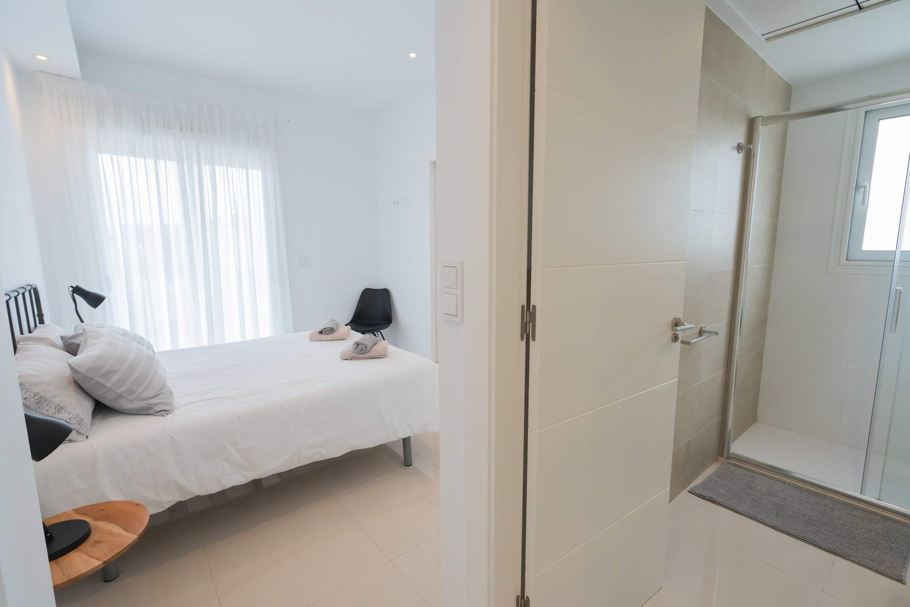 Main Bedroom with Double Bed, Closet and Ensuite Bathroom