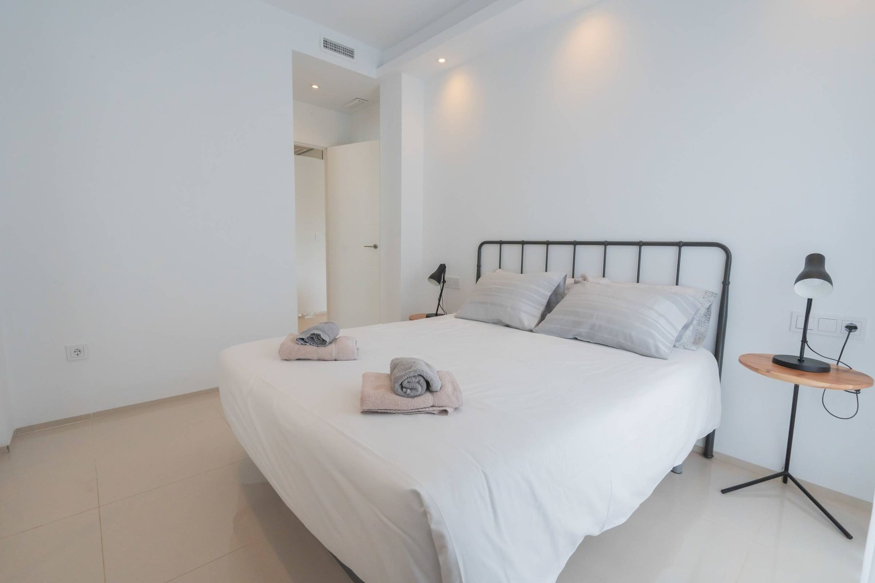Main Bedroom with Double Bed, Closet and Ensuite Bathroom