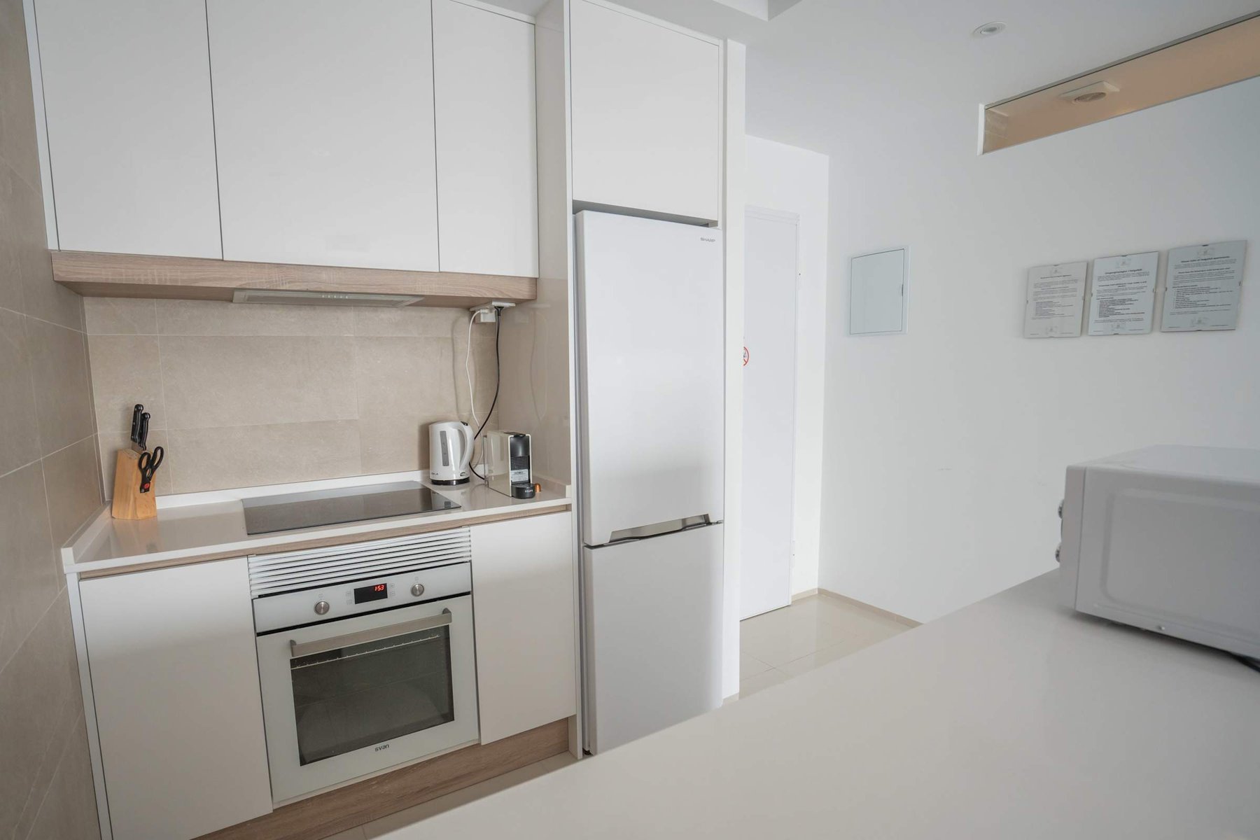 Kitchen with Dining Table, Oven, Stovetop, Microwave, Dishwasher, Fridge and Toaster