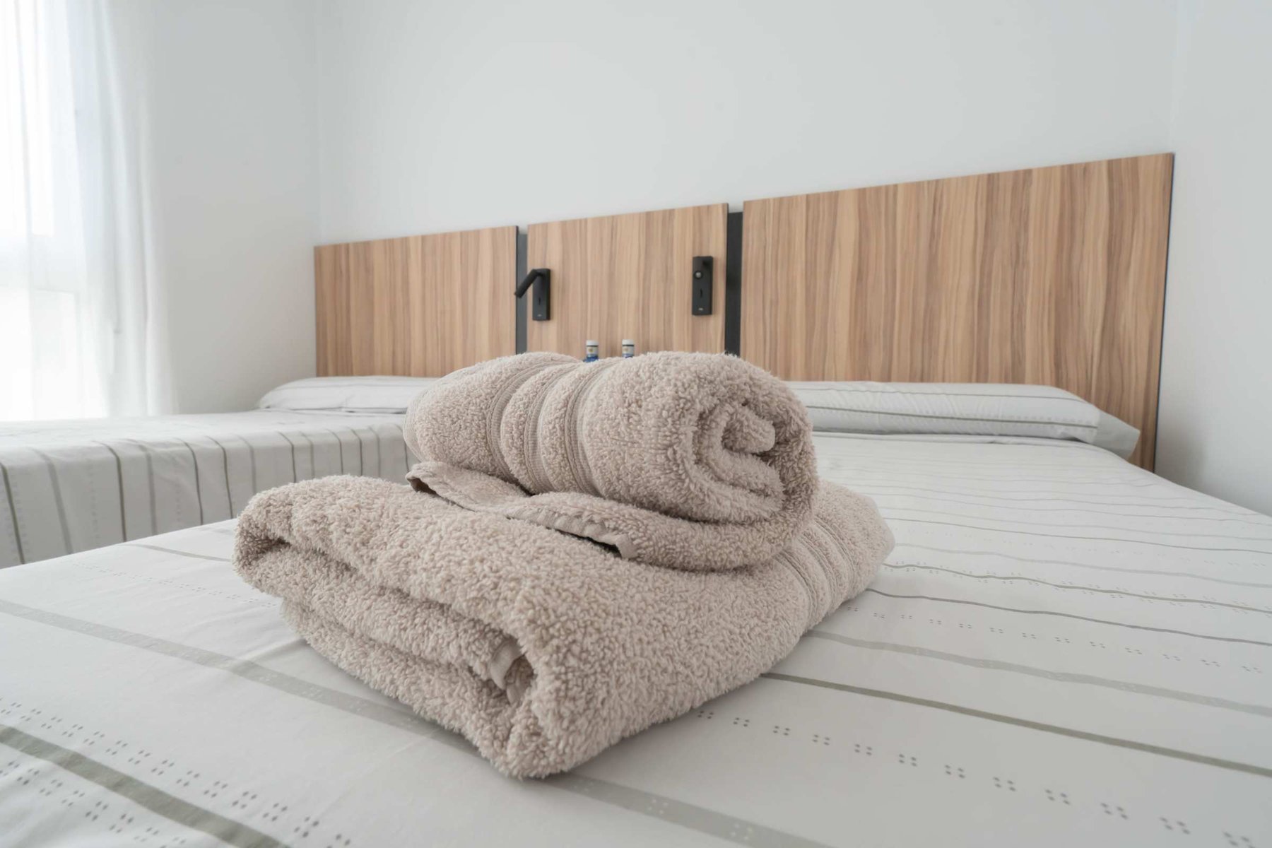 3rd Bedroom with 2 Single Beds and Closet