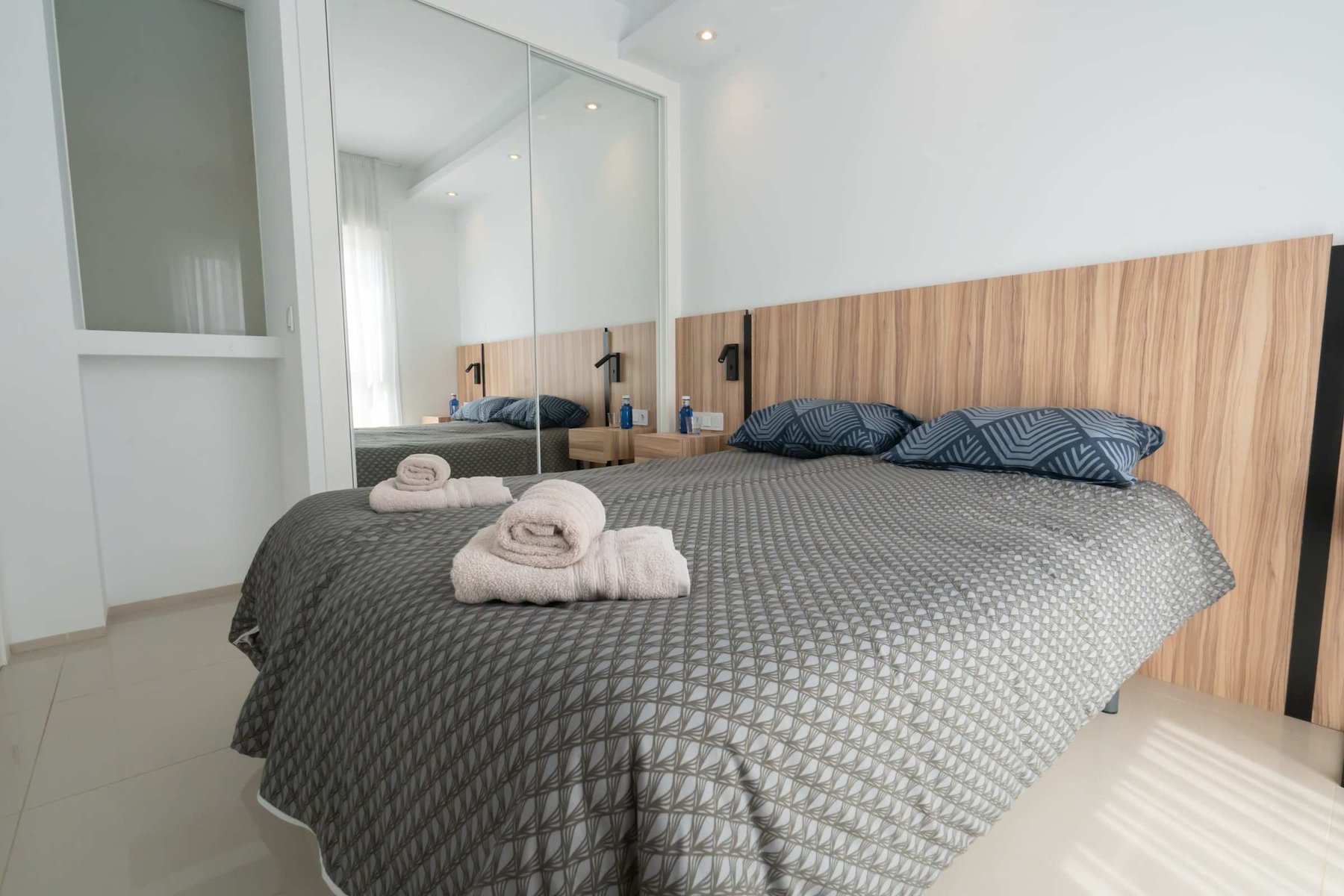 2nd Bedroom with Double bed and Closet