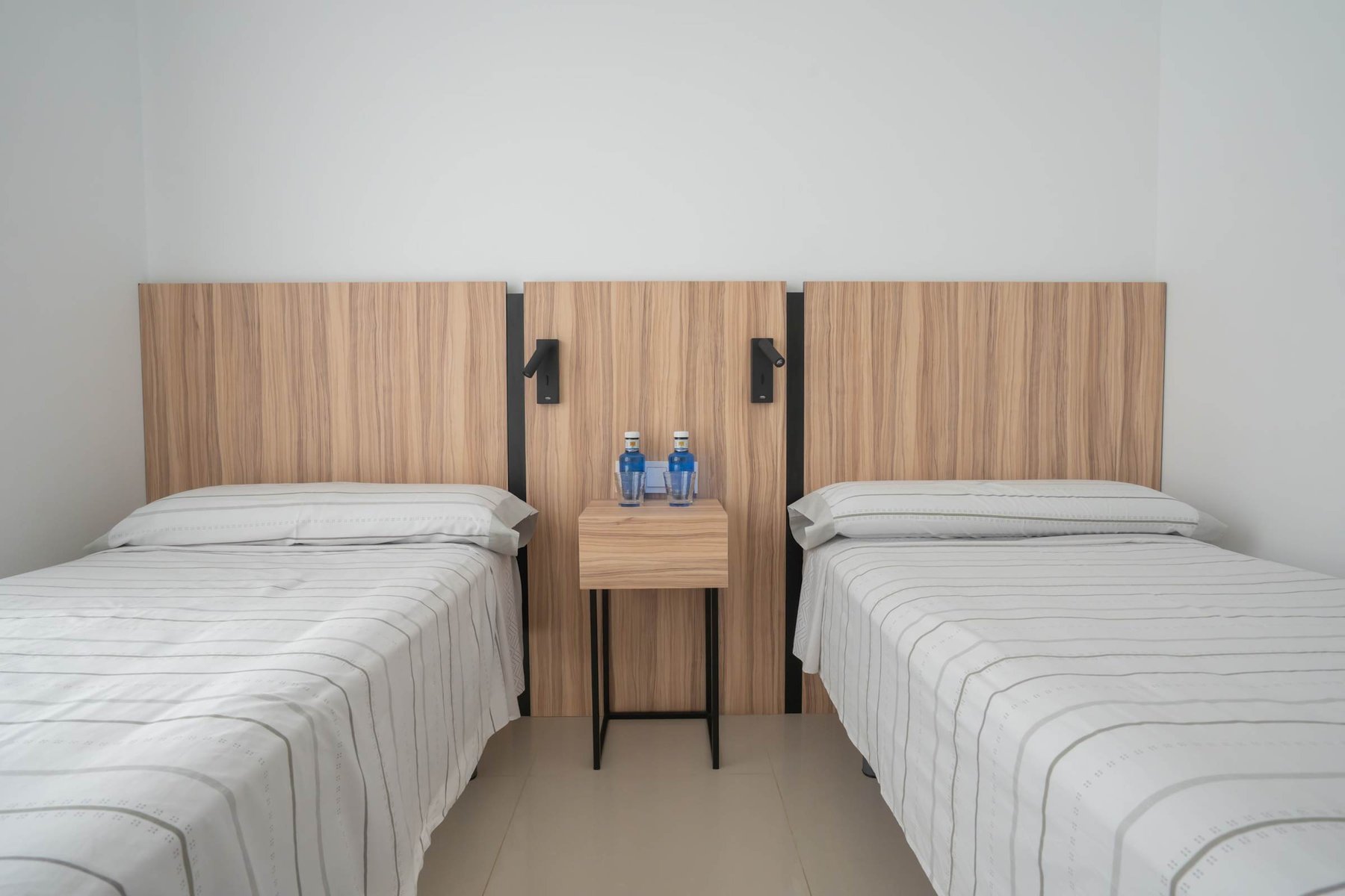 3rd Bedroom with 2 Single Beds and Closet