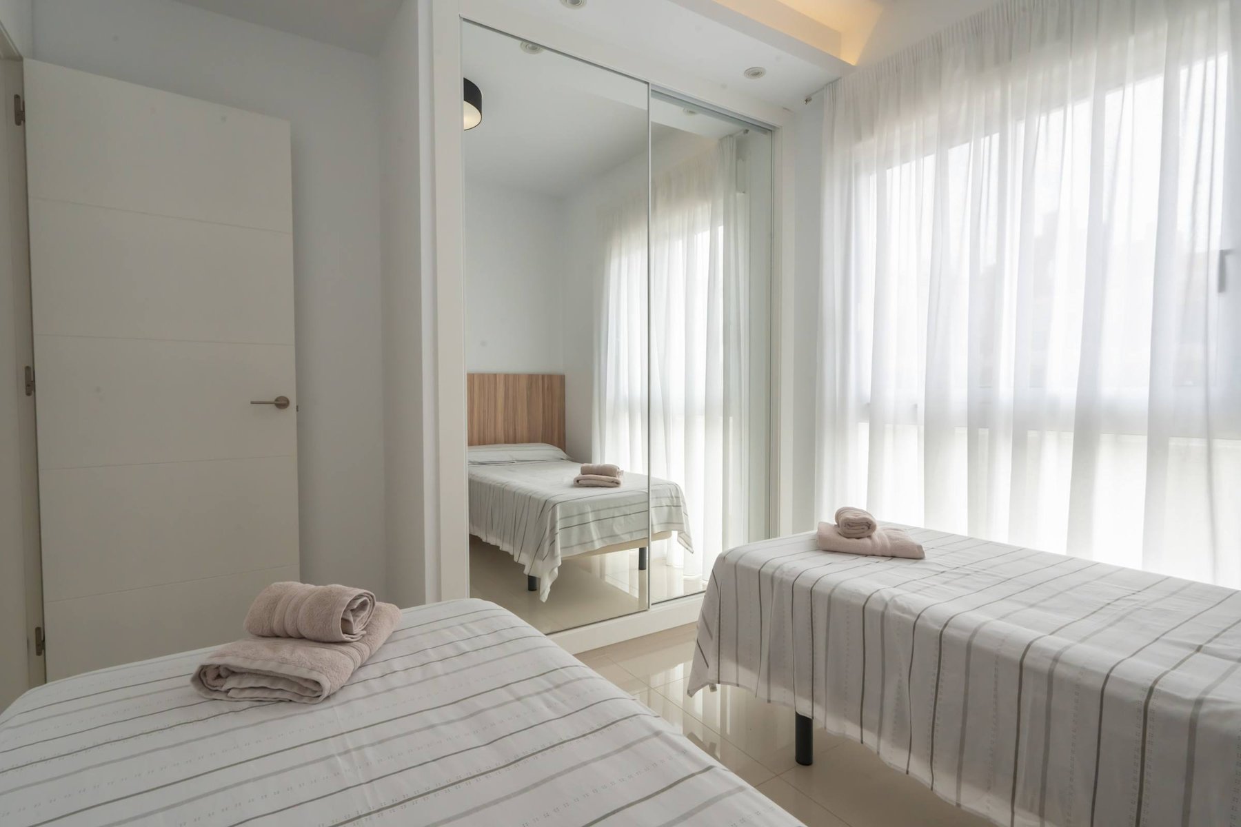3rd Bedroom with 2 Single Beds and Closet