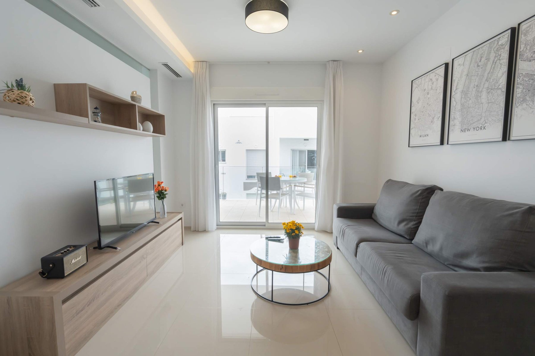 Living Room with Fully Equipped Kitchen, Dining Table, Sofa and TV