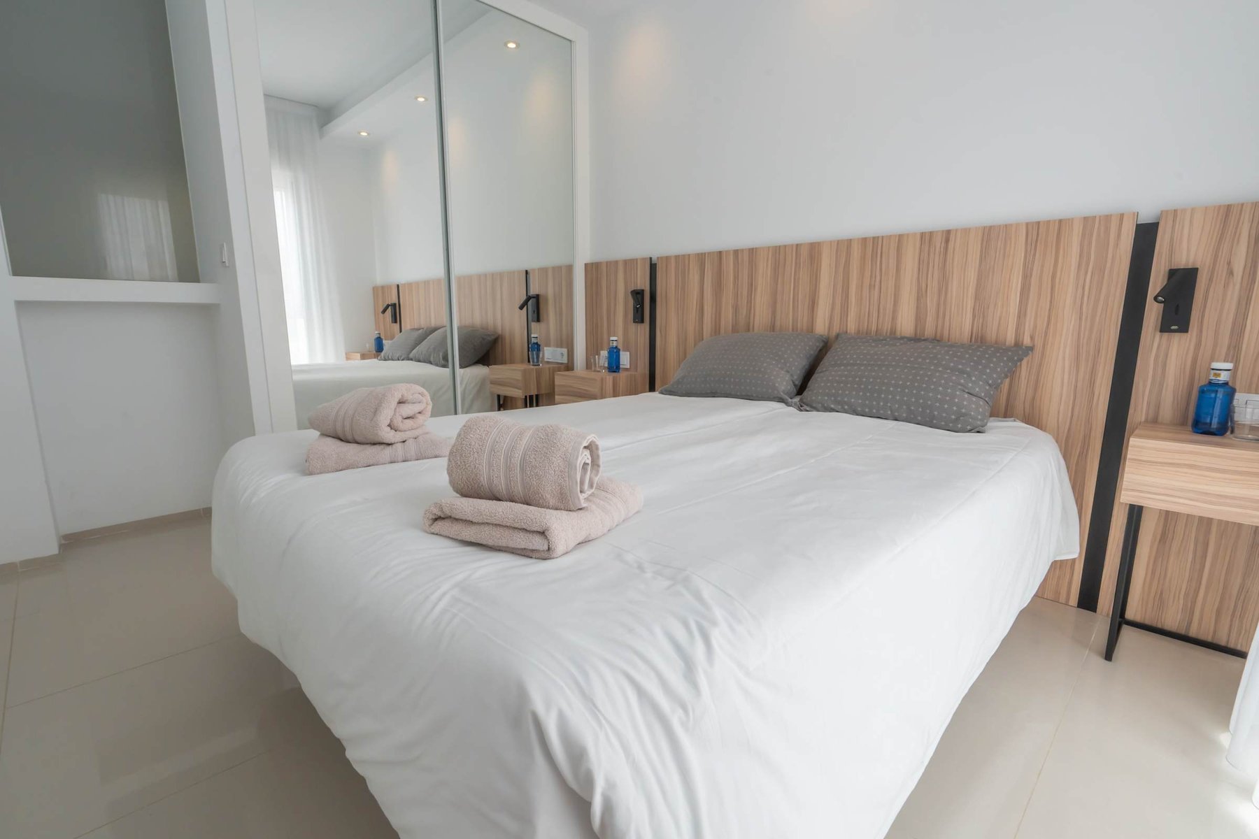 2nd Bedroom with Double bed and Closet