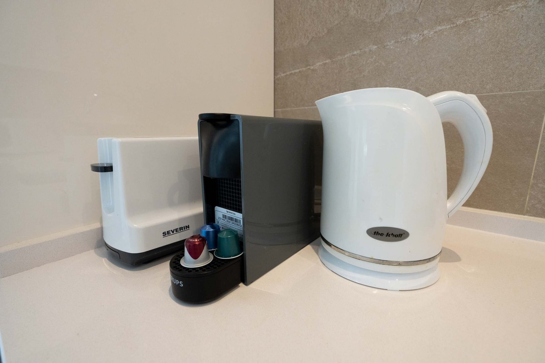 Kitchen with Dining Table, Oven, Stovetop, Microwave, Dishwasher, Fridge and Toaster