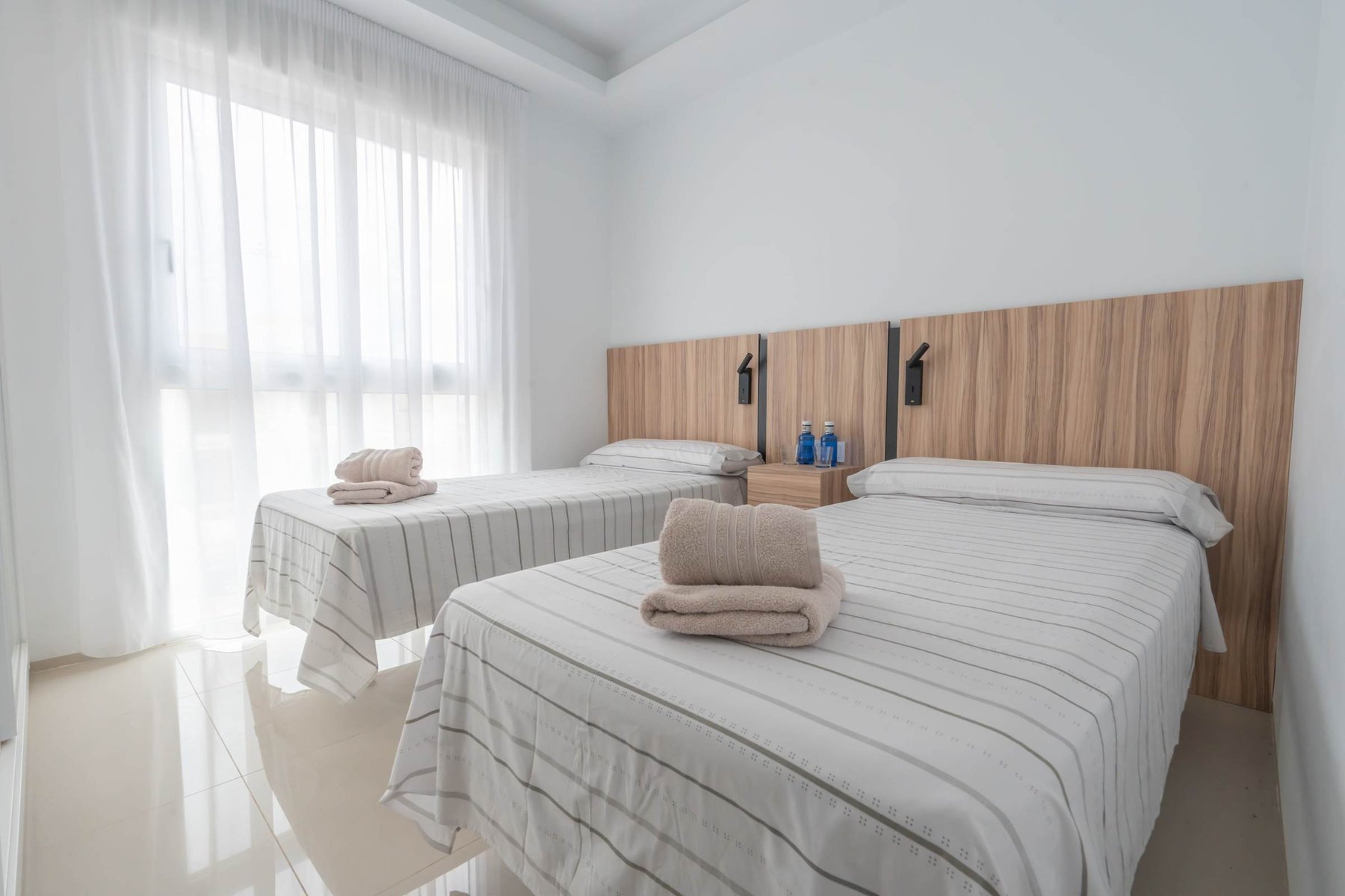 3rd Bedroom with 2 Single Beds and Closet