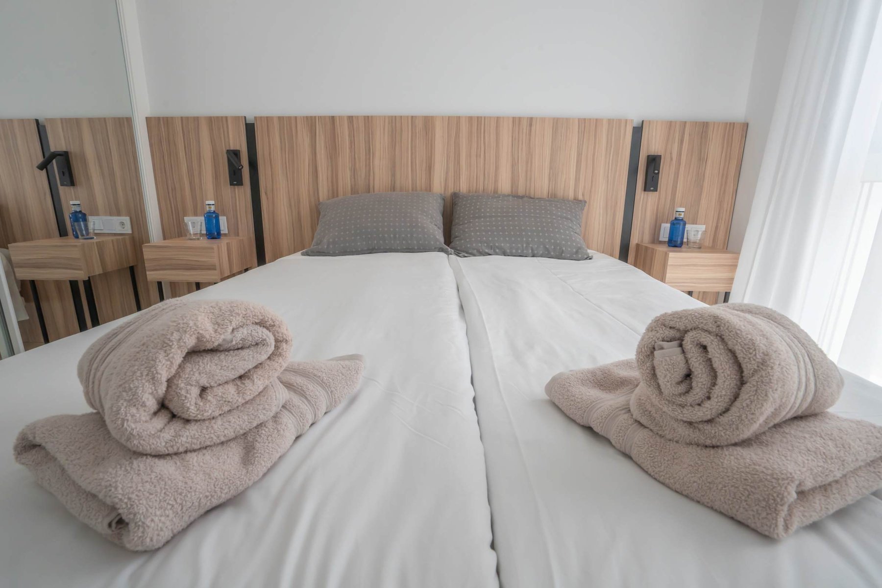 2nd Bedroom with Double bed and Closet
