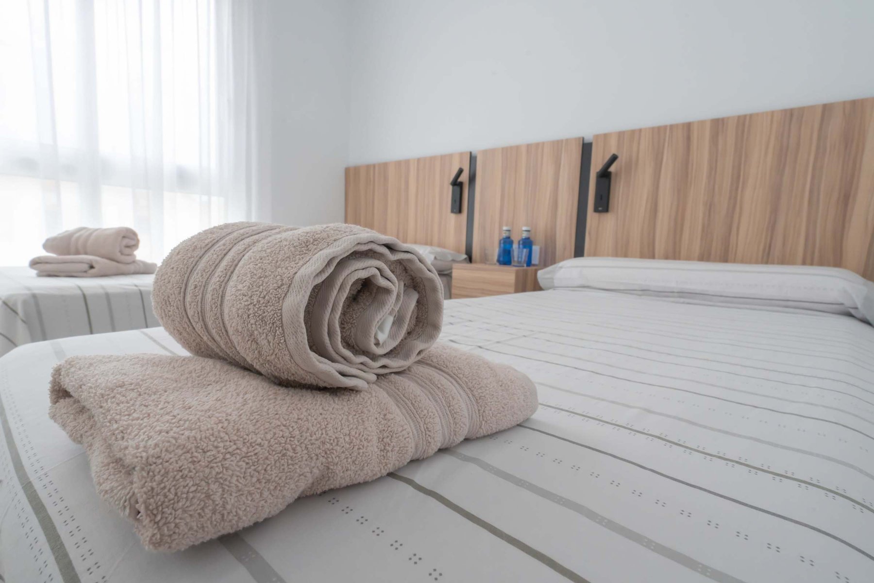 3rd Bedroom with 2 Single Beds and Closet