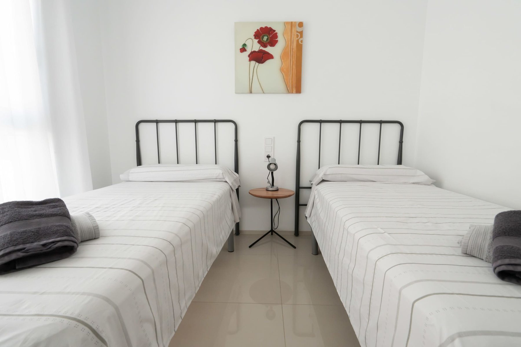 2nd Bedroom with 2 Single Beds and Closet