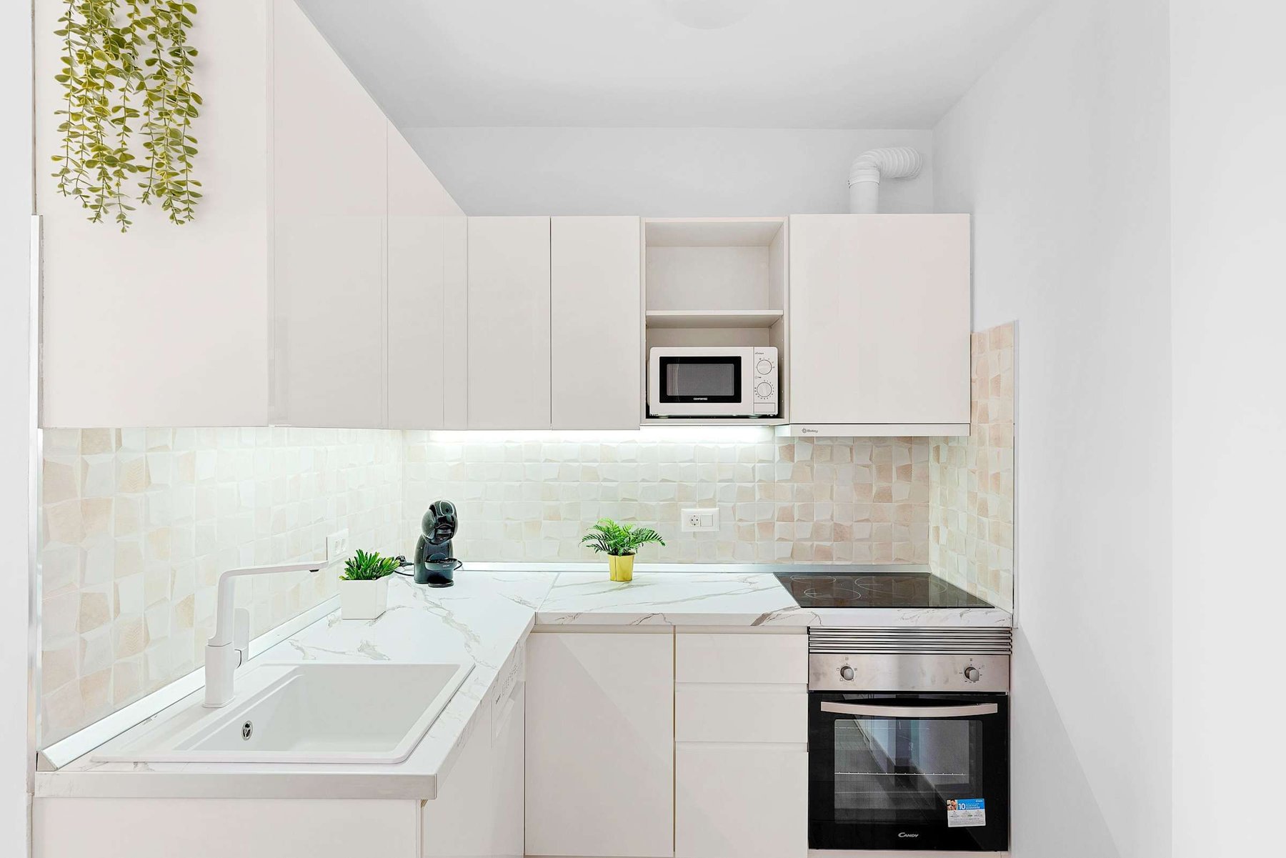 Kitchen with Dishwasher, Washing Machine, Oven, Stovetop, Fridge, Microwave, Electric Kettle and Coffee Machine