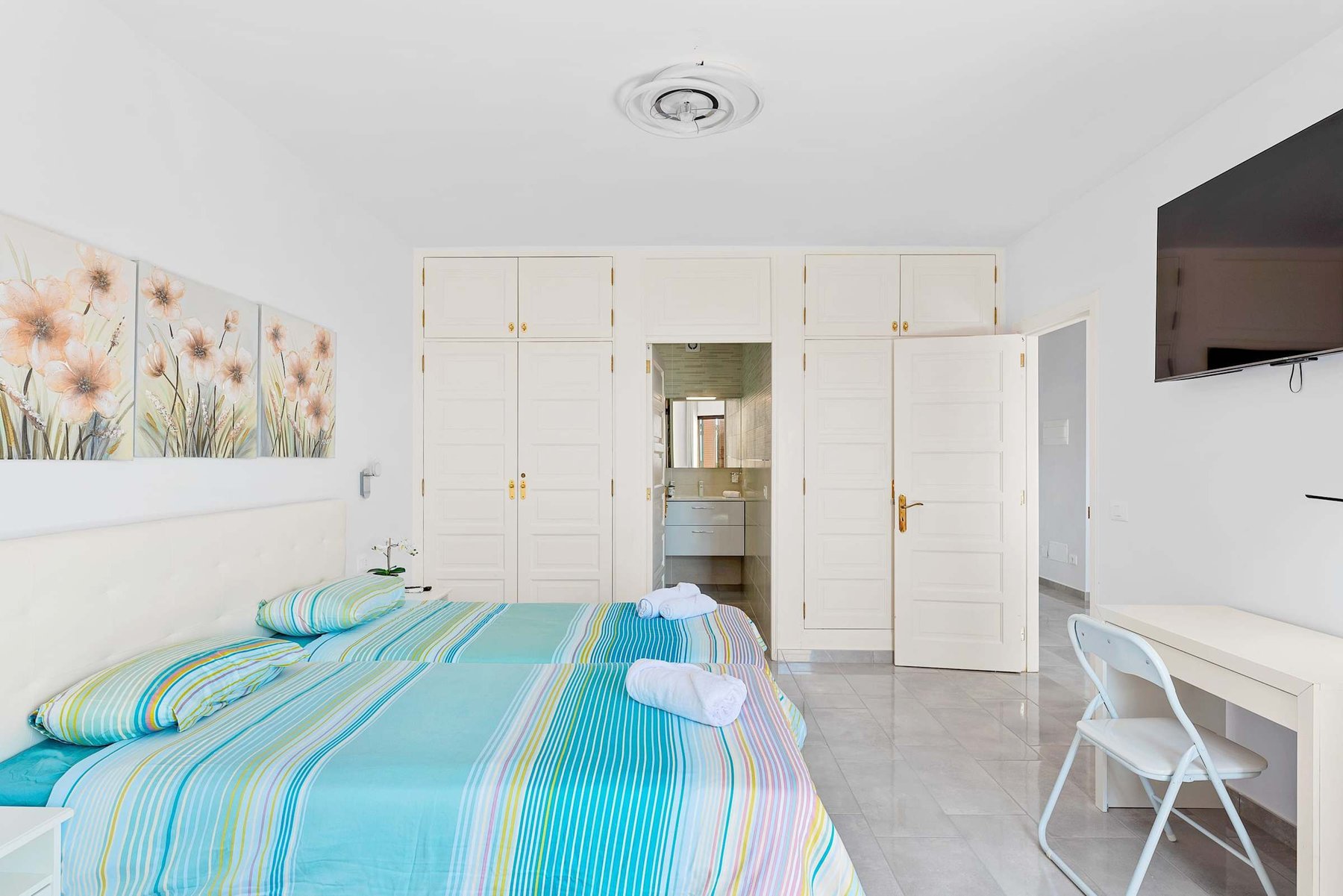 Bedroom with two Single Beds, Desk, Flatscreen TV, Wardrobe and Balcony Access