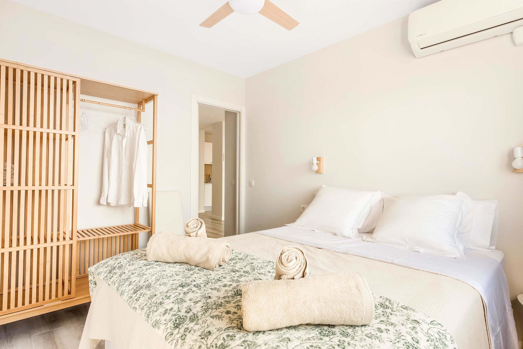 Master Bedroom with Queen Bed, Sea View, Air Conditioning & Sonos Sound System