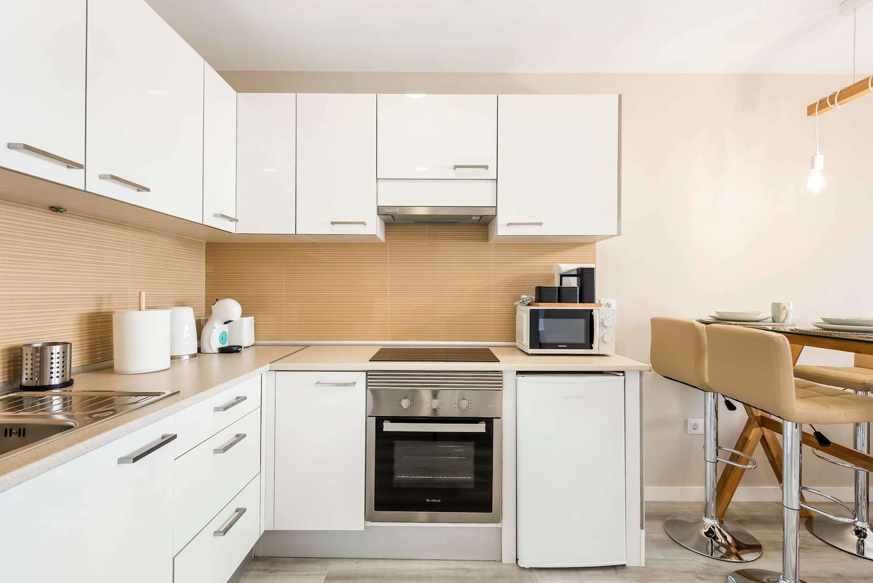 Fully Equipped Kitchen with Stovetop, Oven, Coffee Maker, Microwave & Fridge