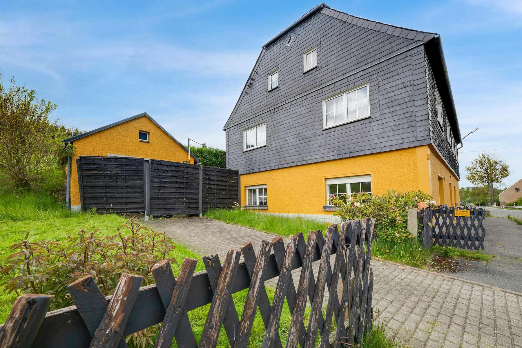 Front View of the Guesthouse with Private Driveway and easy access to Parking and Entry.