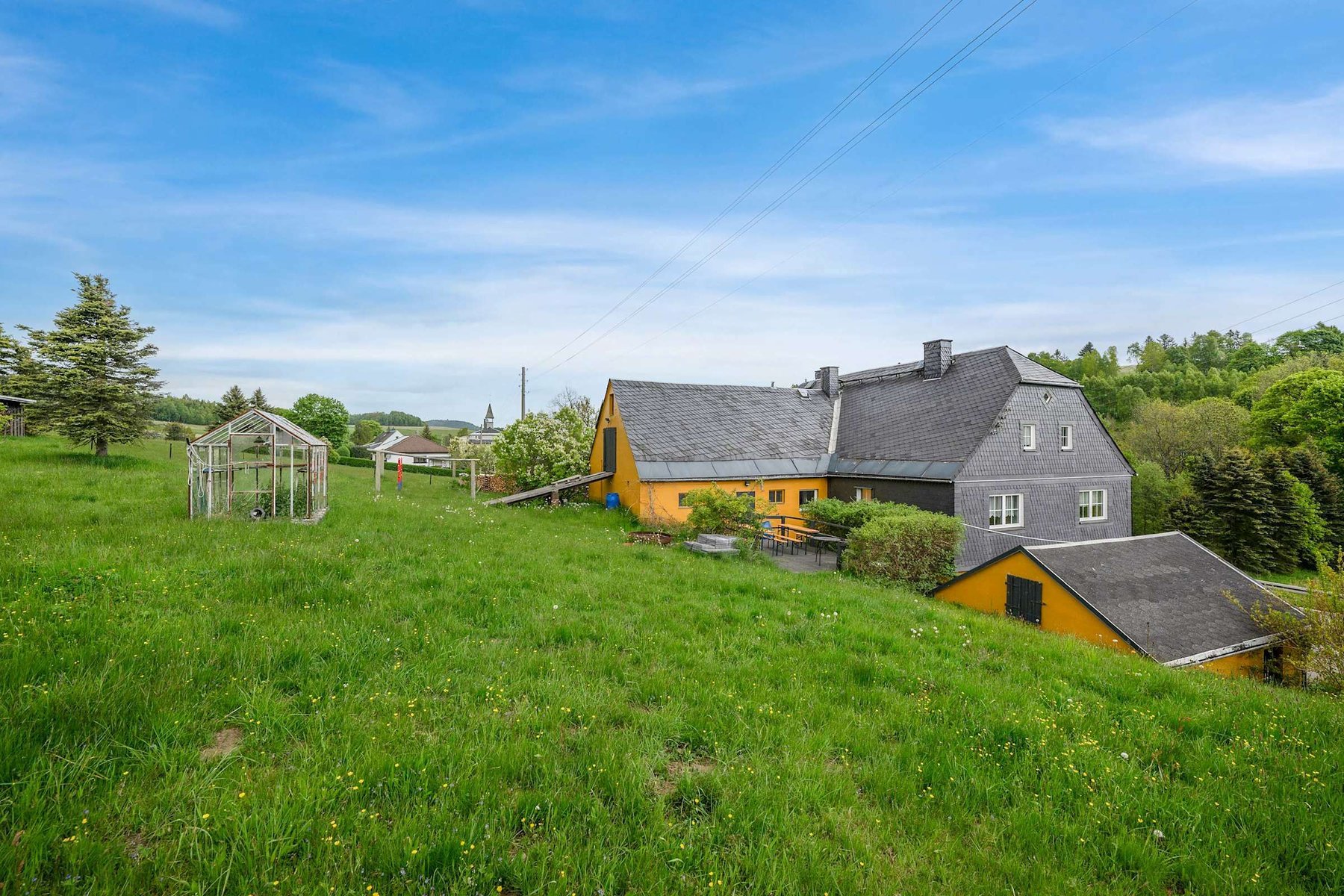 Spacious Garden with Countryside Views, perfect for Relaxing Outdoors or letting the kids Play Freely.