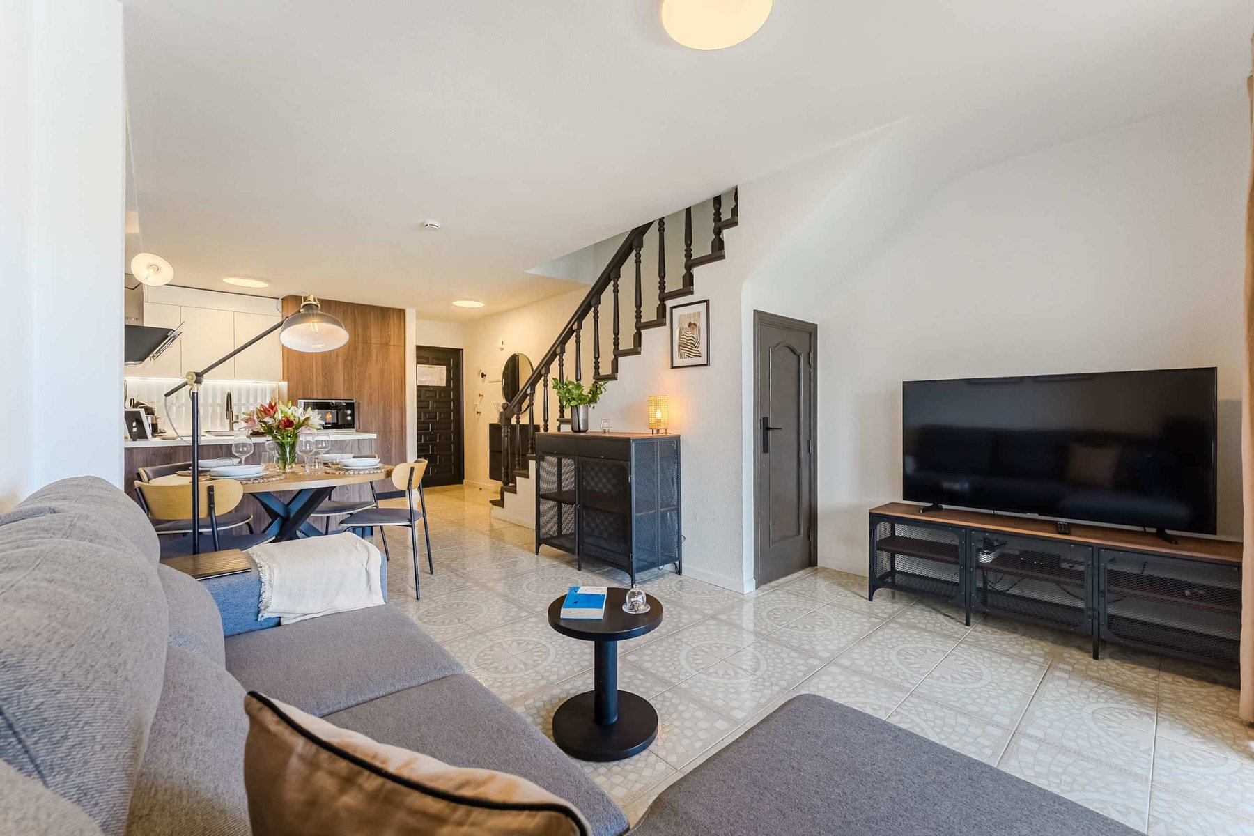 Cozy Living Room with Smart TV & Lounge Sofa — Relax Indoors After Beach Days with a Movie Night or a Quiet Glass of Wine