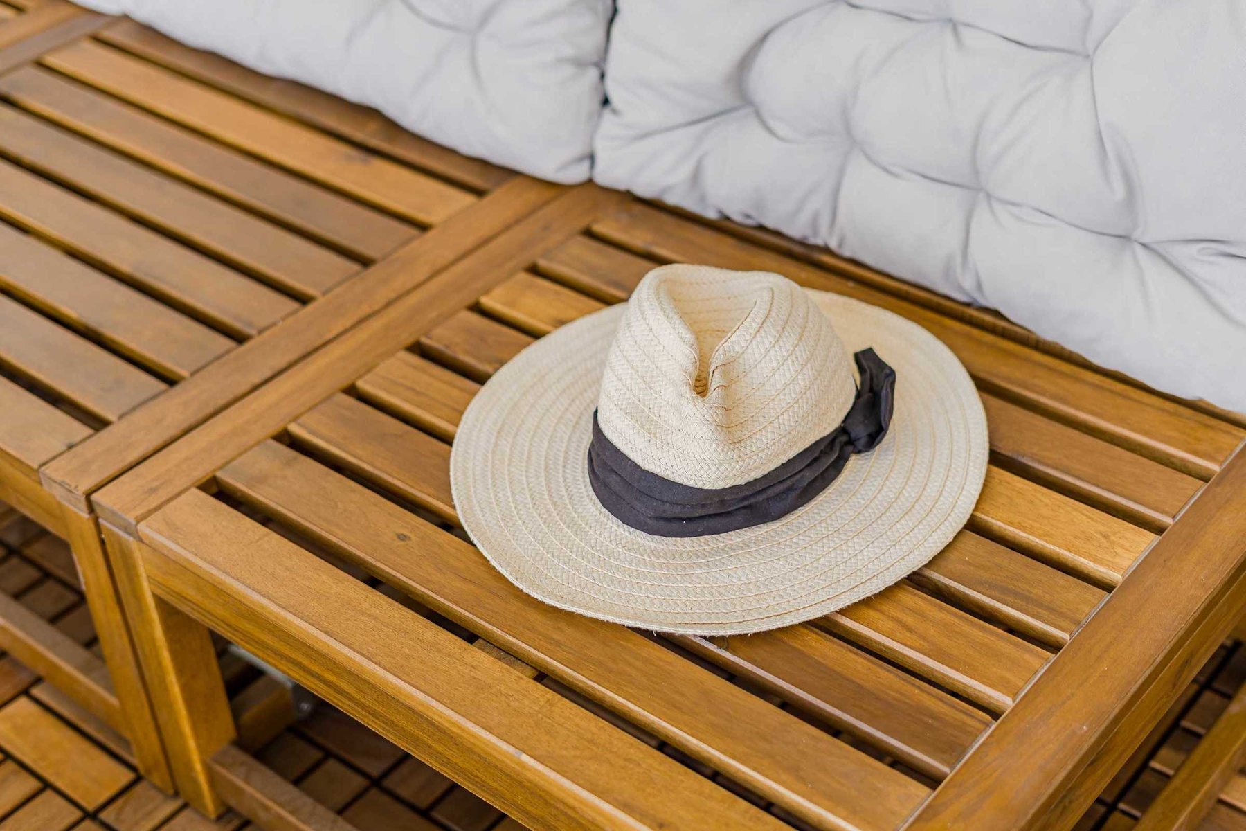 Relaxed Island Vibes — Your Favourite Hat, Soft Cushions & the Promise of Lazy Afternoons in the Sun