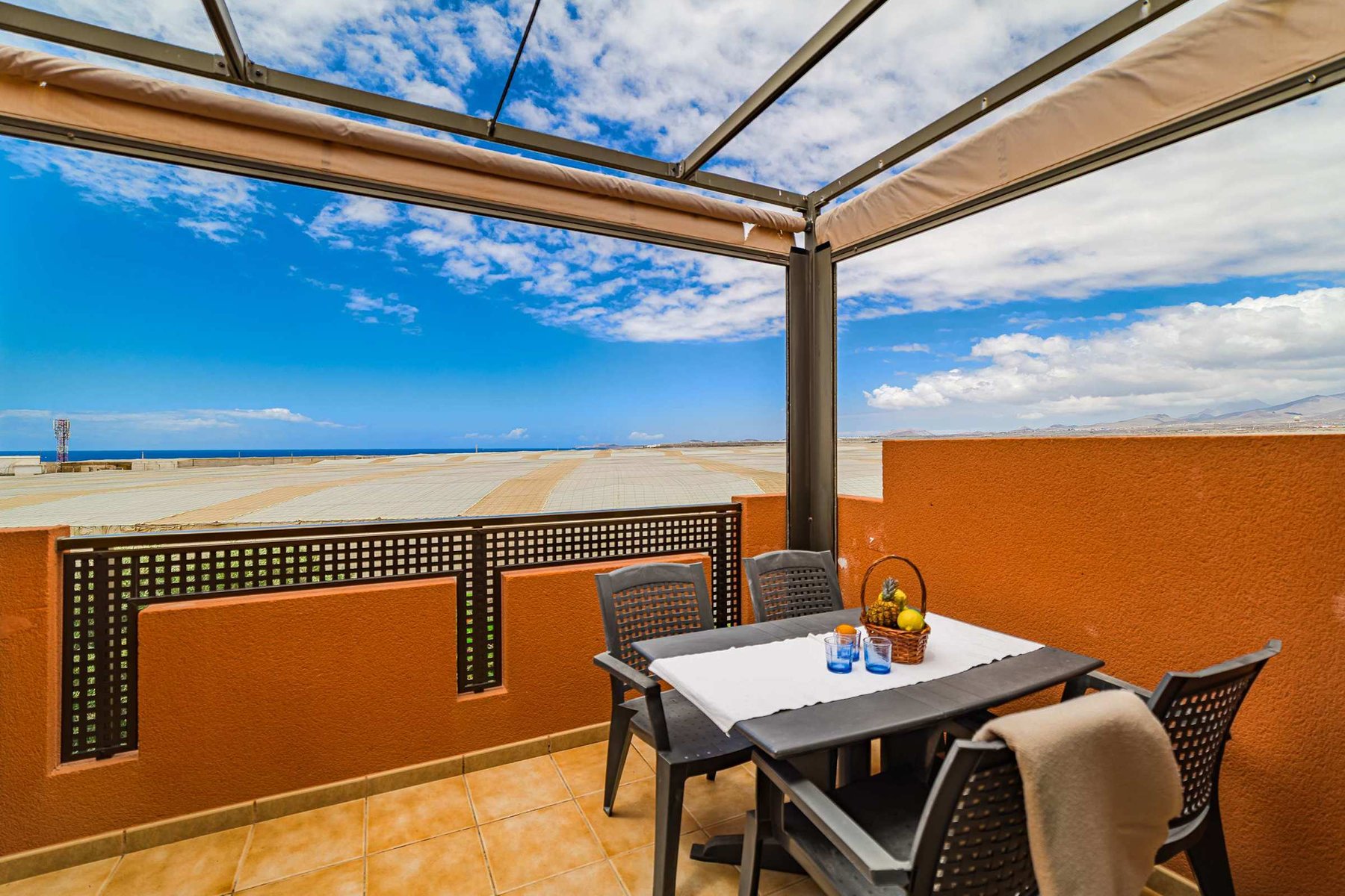 Terrace with Ocean & Teide Views – Enjoy Breakfast or Wine with a Canary Backdrop