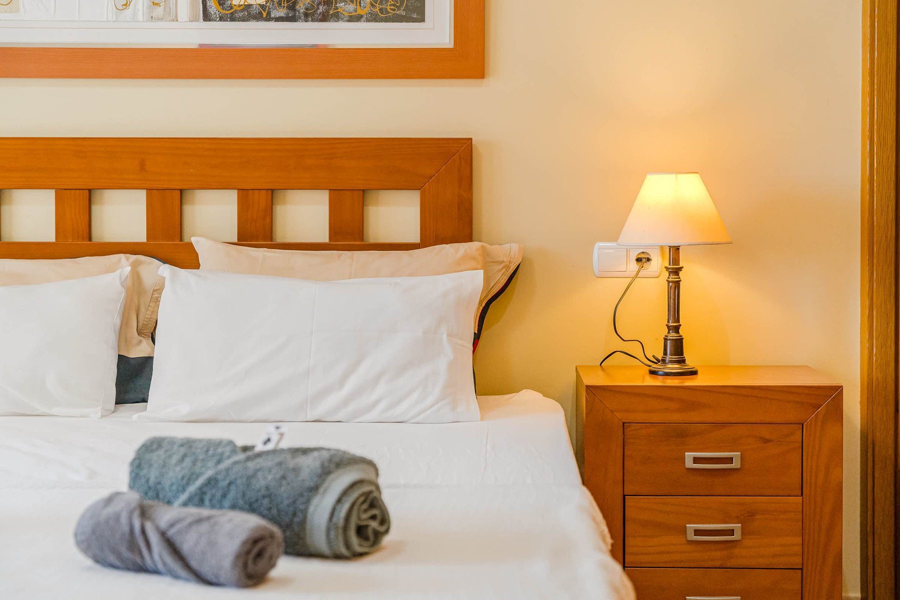 Bedside Warmth & Soft Lighting – Cozy Evenings with a Relaxing Glow