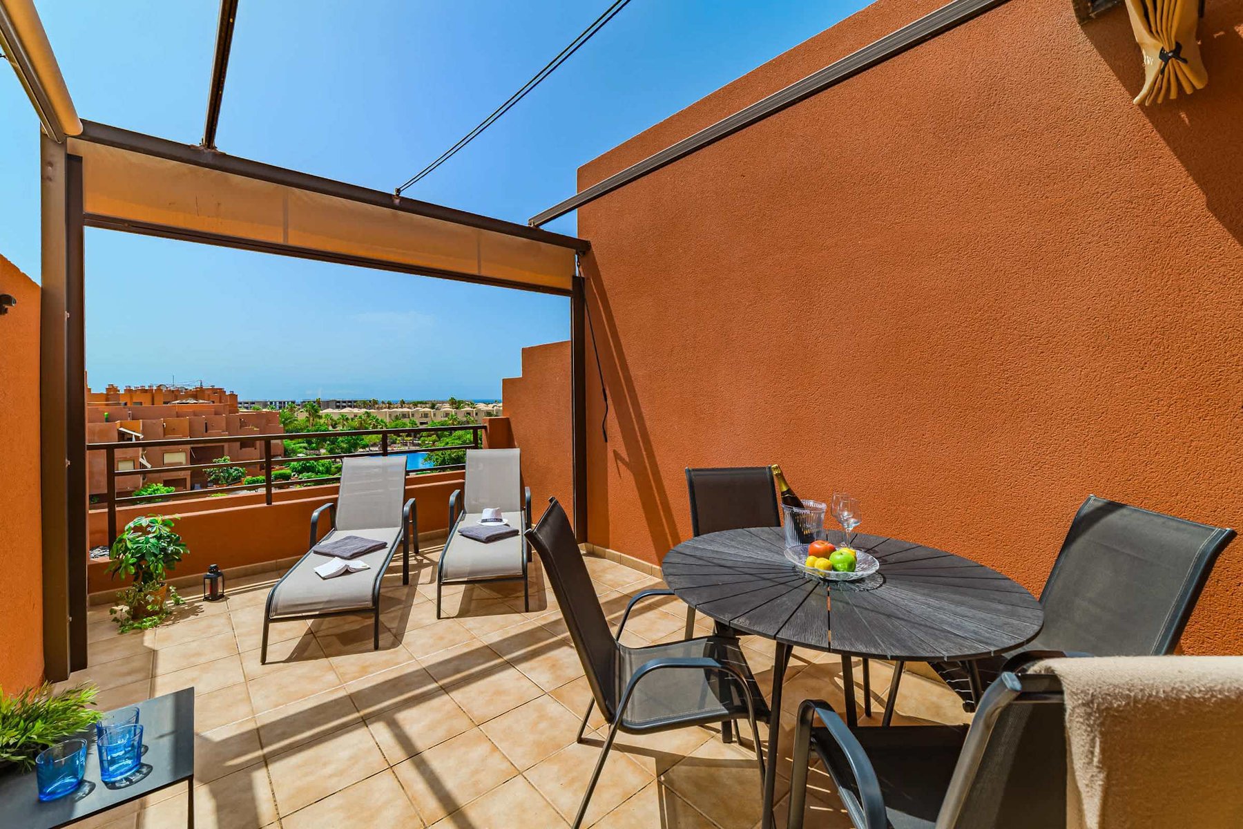 Spacious Outdoor Living — Dine, Unwind & Soak in Tenerife’s Year-Round Sunshine