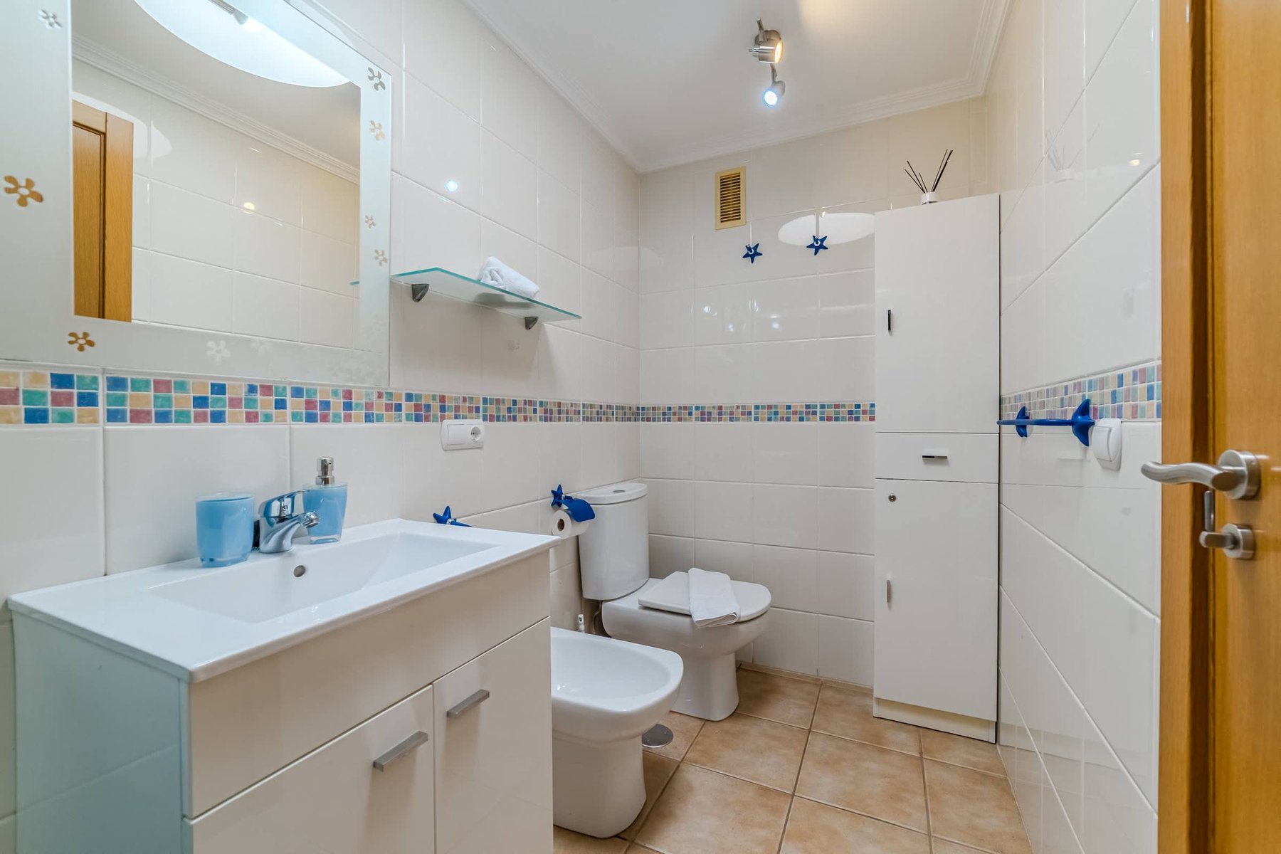Bright, Colorful Bathroom with Bidet – Freshen Up in Style with Cheerful Details
