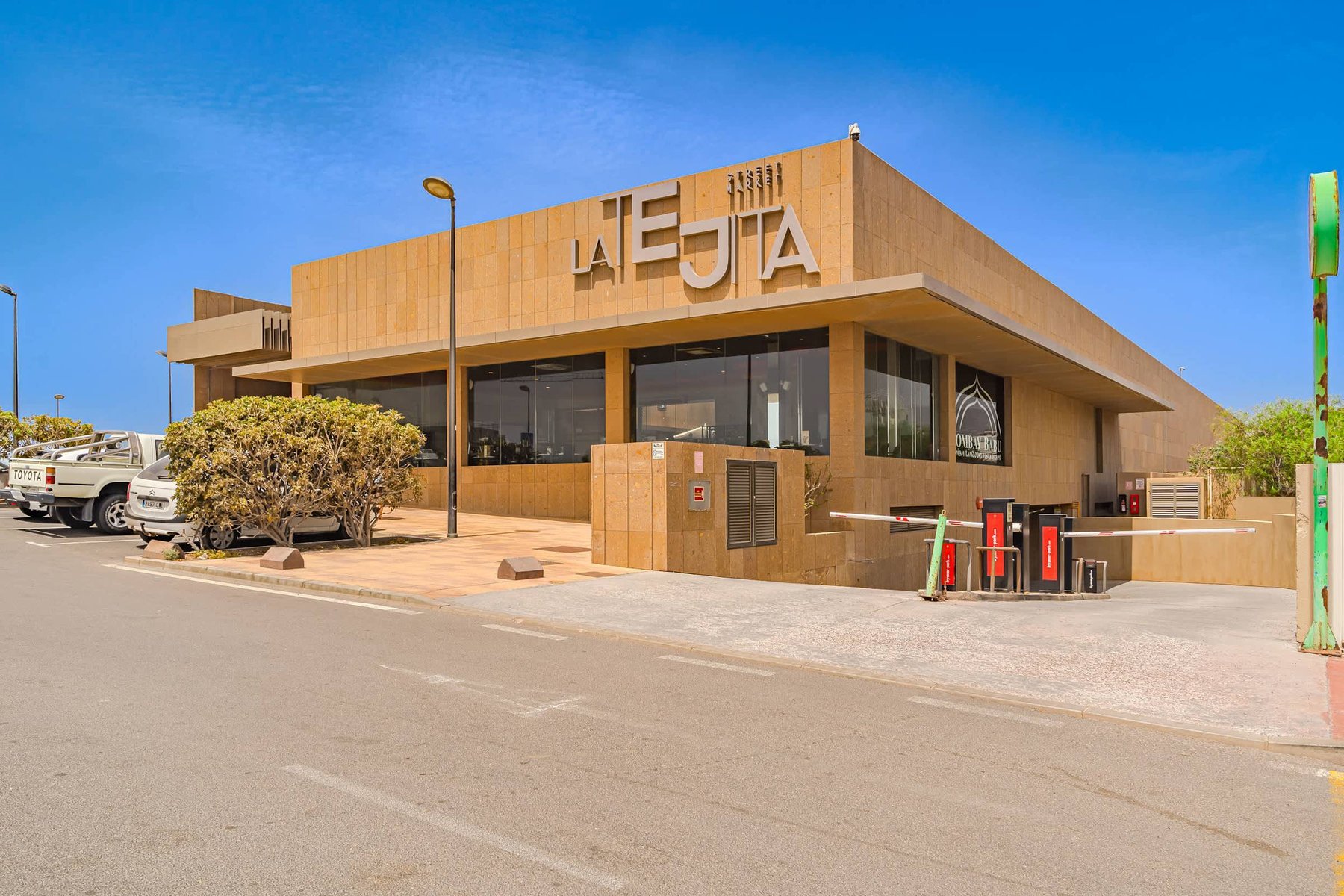 Vibrant Shopping & Cafés – Your La Tejita Lifestyle Just Steps Away
