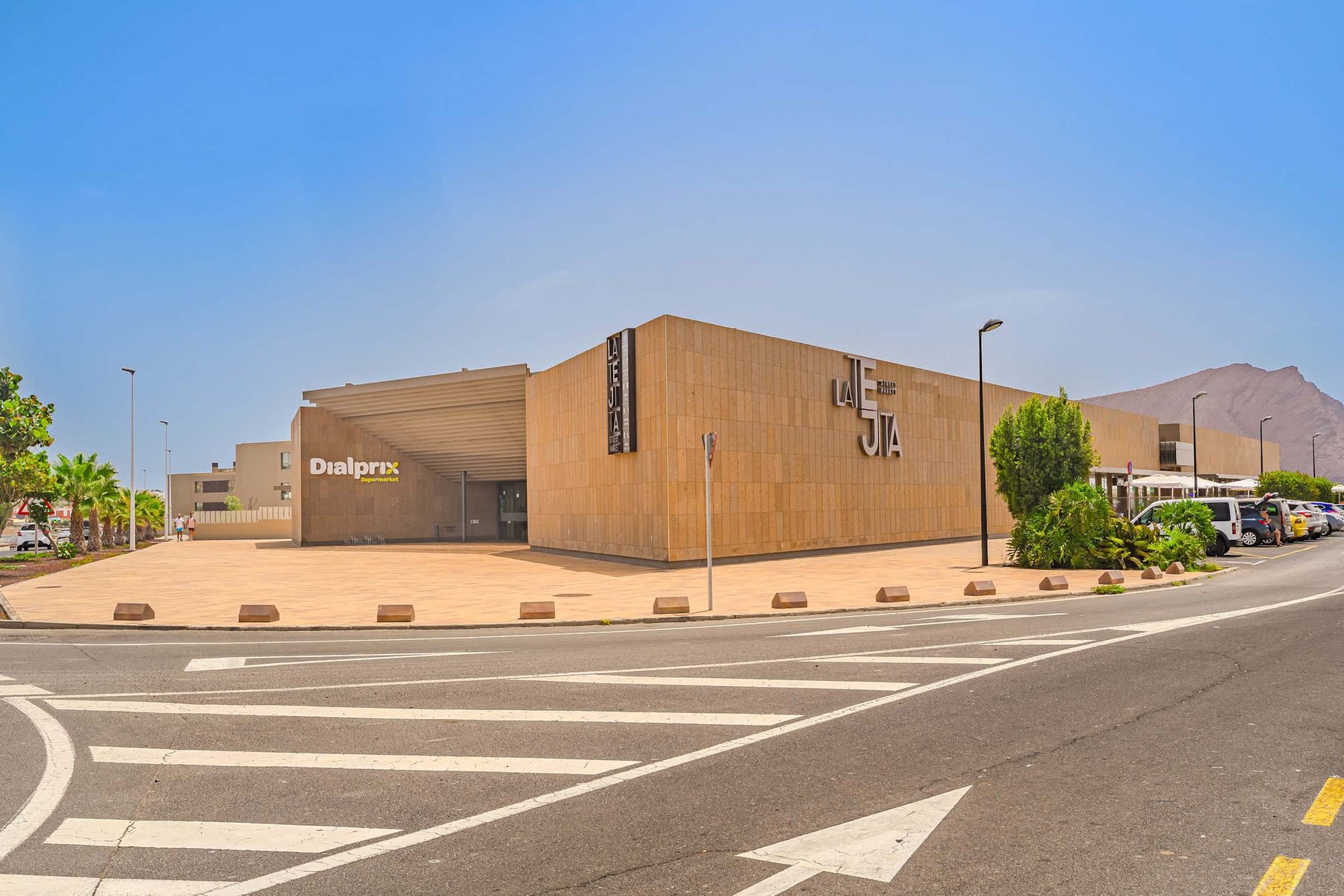 Vibrant Shopping & Cafés – Your La Tejita Lifestyle Just Steps Away