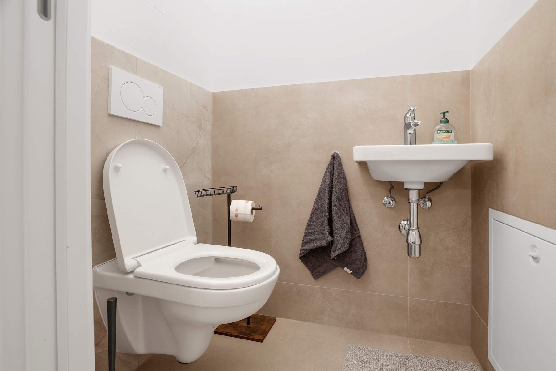 Separate Toilet Room With Minimalist Touches.
Neutral Tones, Clean Lines, and Thoughtful Details for Added Privacy and Ease.