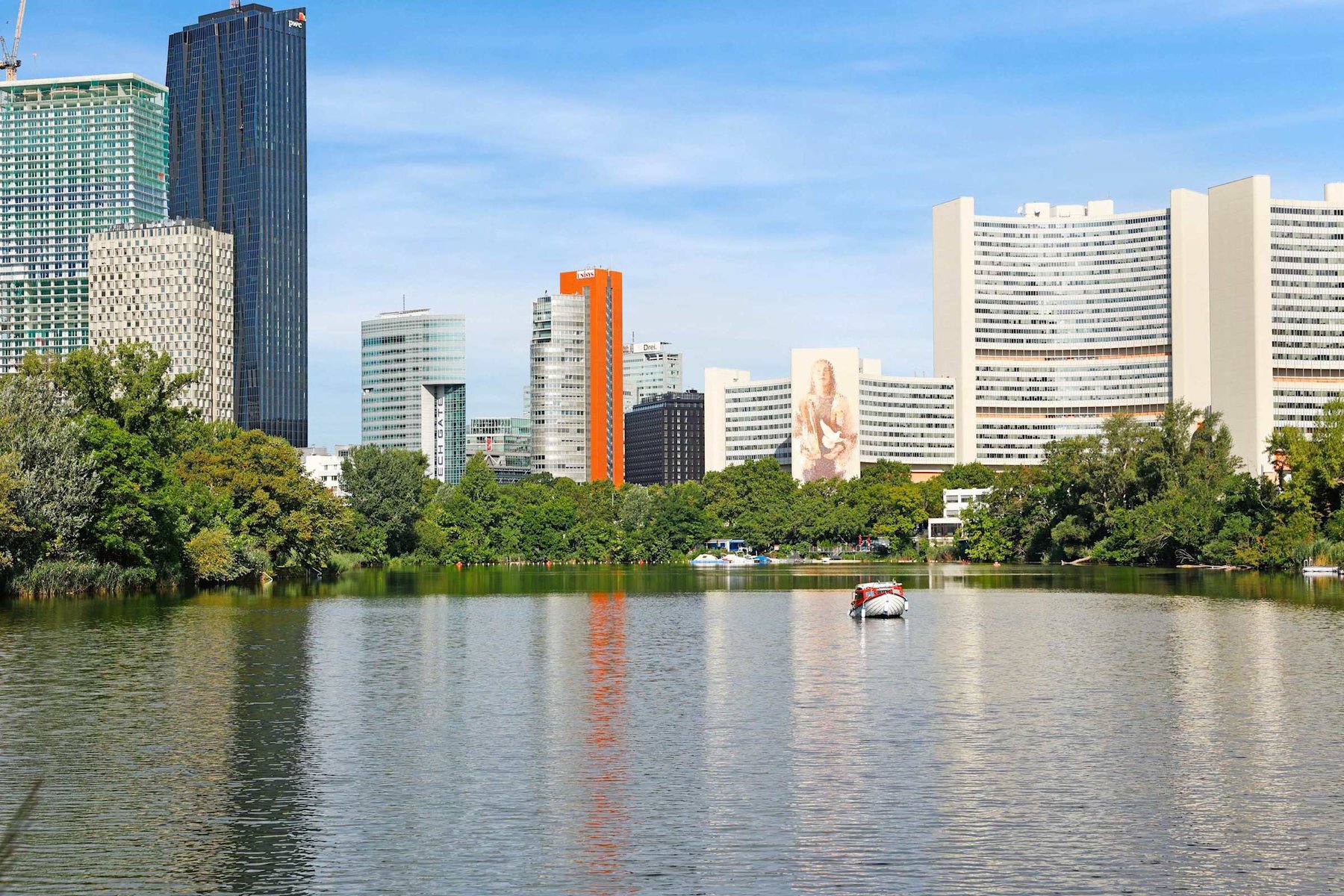 Beautiful Vienna Location Near the Danube & UNO City — Ideal Urban Retreat for Business, Study, or Relocation