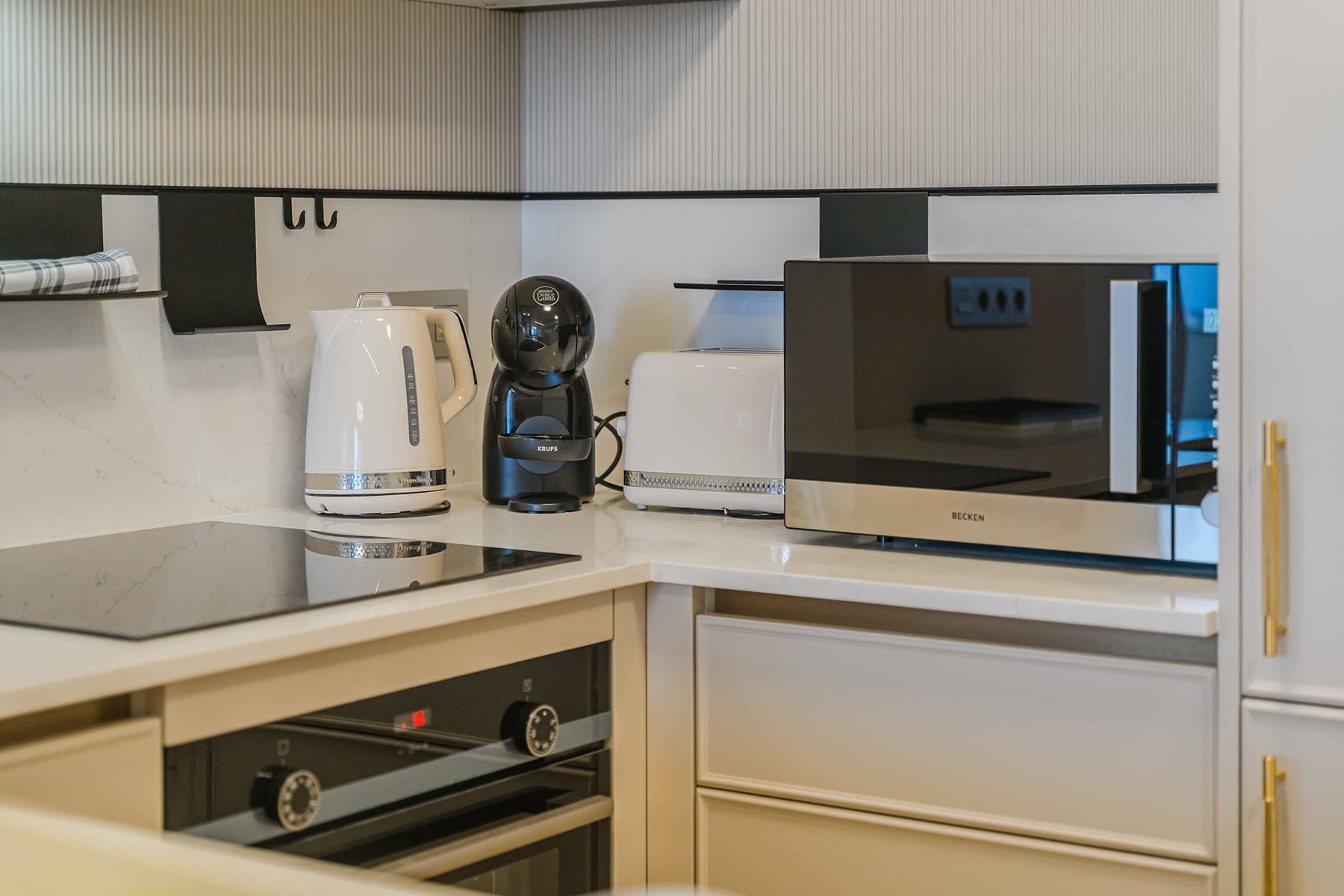 Fully Equipped Kitchen Details – Everything You Need for Easy Holiday Cooking