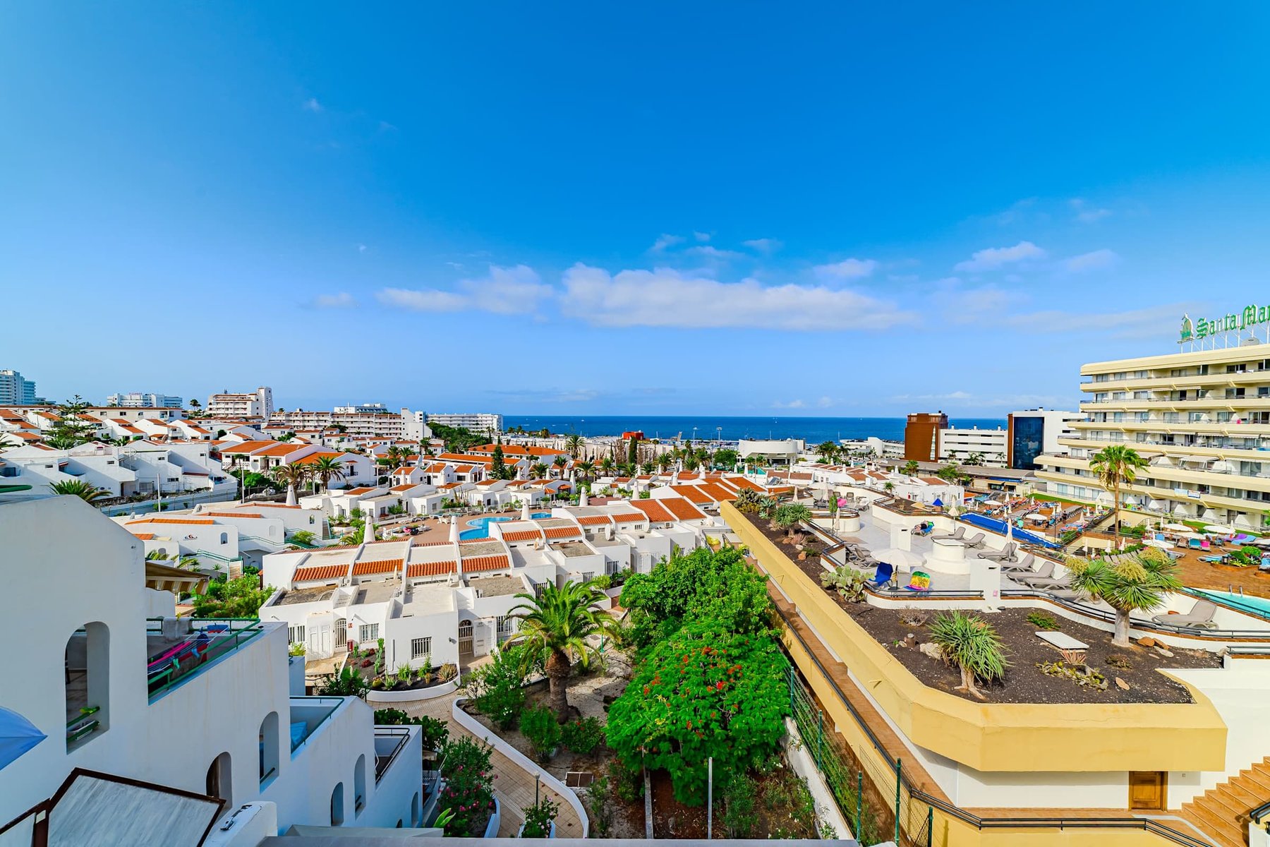Rooftop Views Over the Ocean – Relax and Soak in the Coastal Panorama