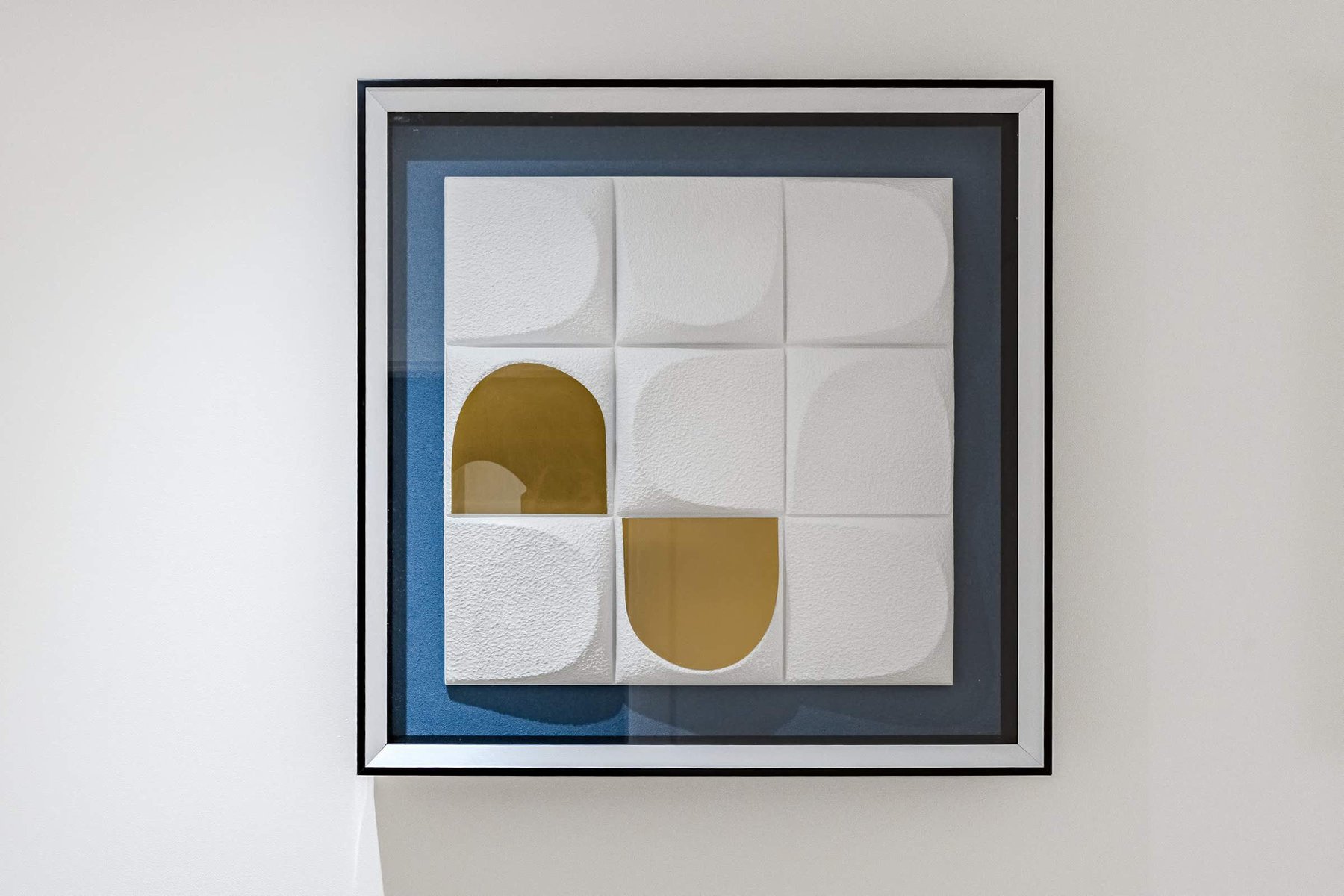 Geometric Framed Artwork – Contemporary Design with Bold Accents