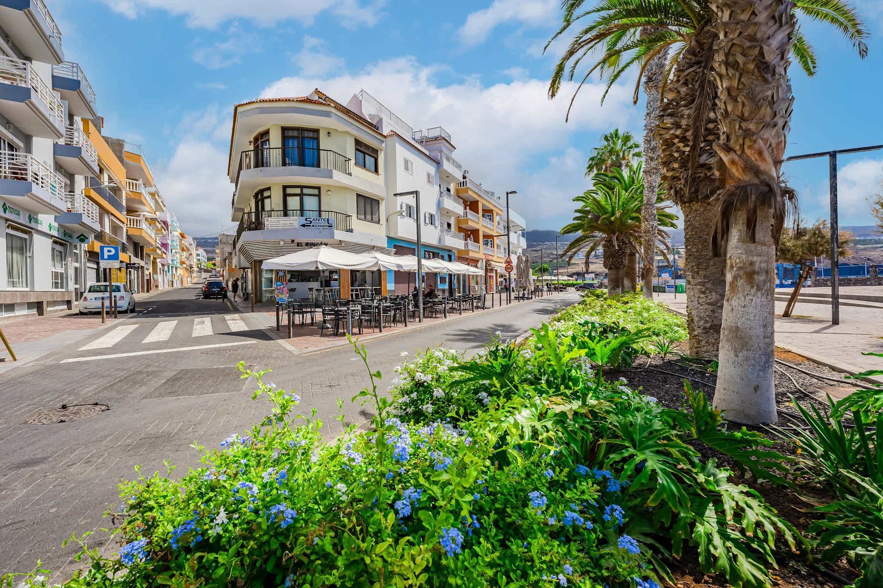 Local Charm – Vibrant Streets with Cafés, Shops and a Taste of Island Life