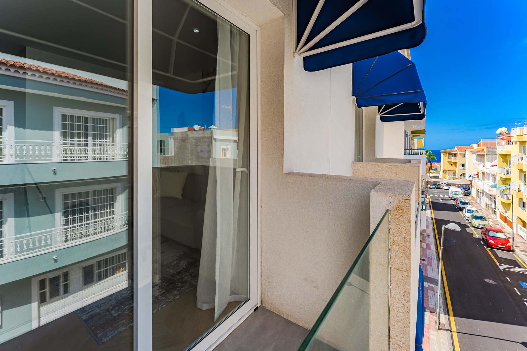 Charming Slimline Balcony with Urban Street Views – Your Morning Coffee Spot in Playa San Juan